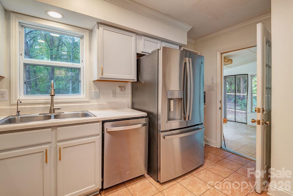 Single Family Residence at 5 Parkway Creek Drive, Asheville, photo 15 of 44
