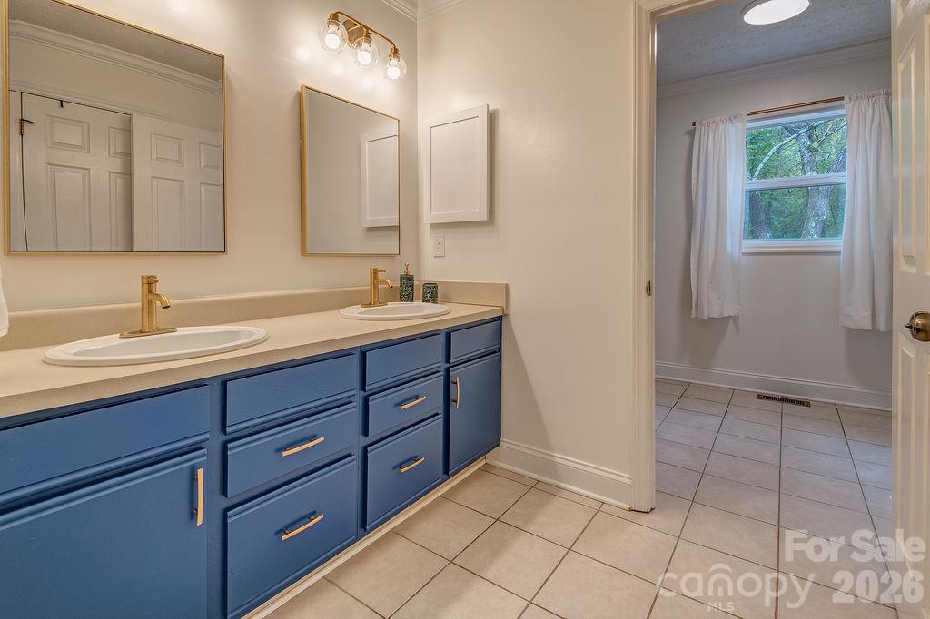 Single Family Residence at 5 Parkway Creek Drive, Asheville, photo 18 of 44