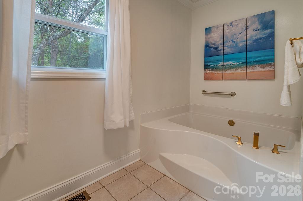 Single Family Residence at 5 Parkway Creek Drive, Asheville, photo 19 of 44