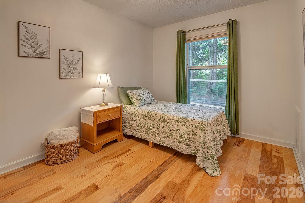 Single Family Residence at 5 Parkway Creek Drive, Asheville, photo 21 of 44