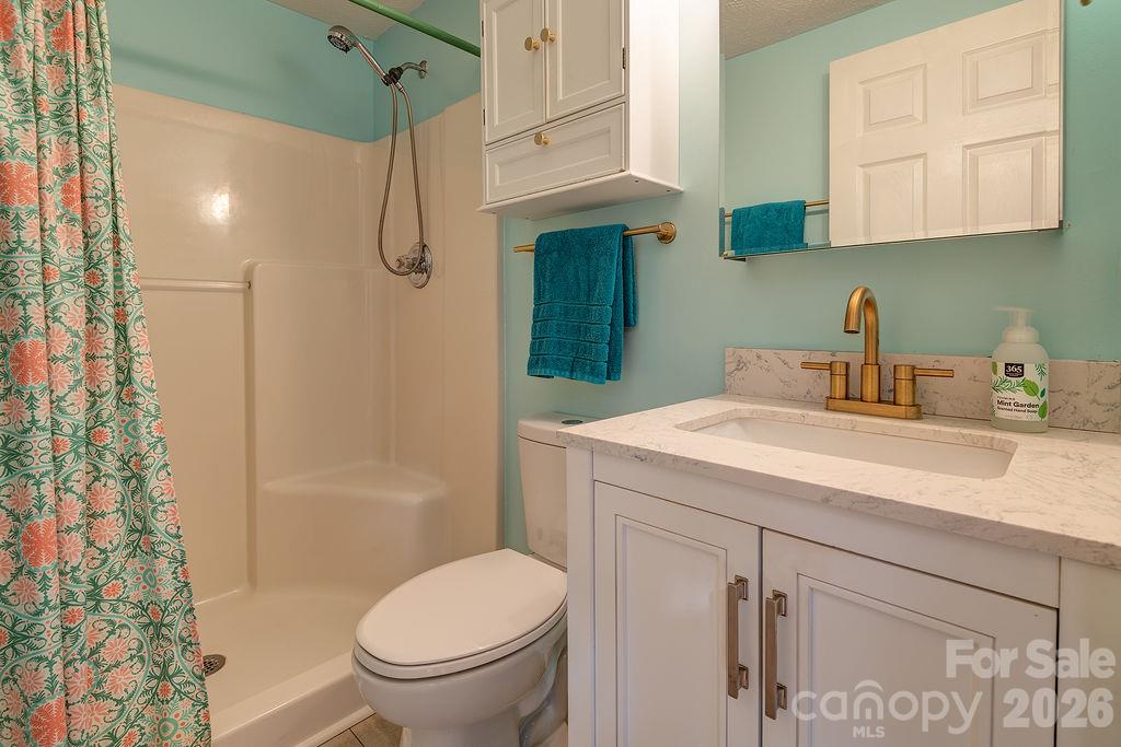 Single Family Residence at 5 Parkway Creek Drive, Asheville, photo 30 of 44