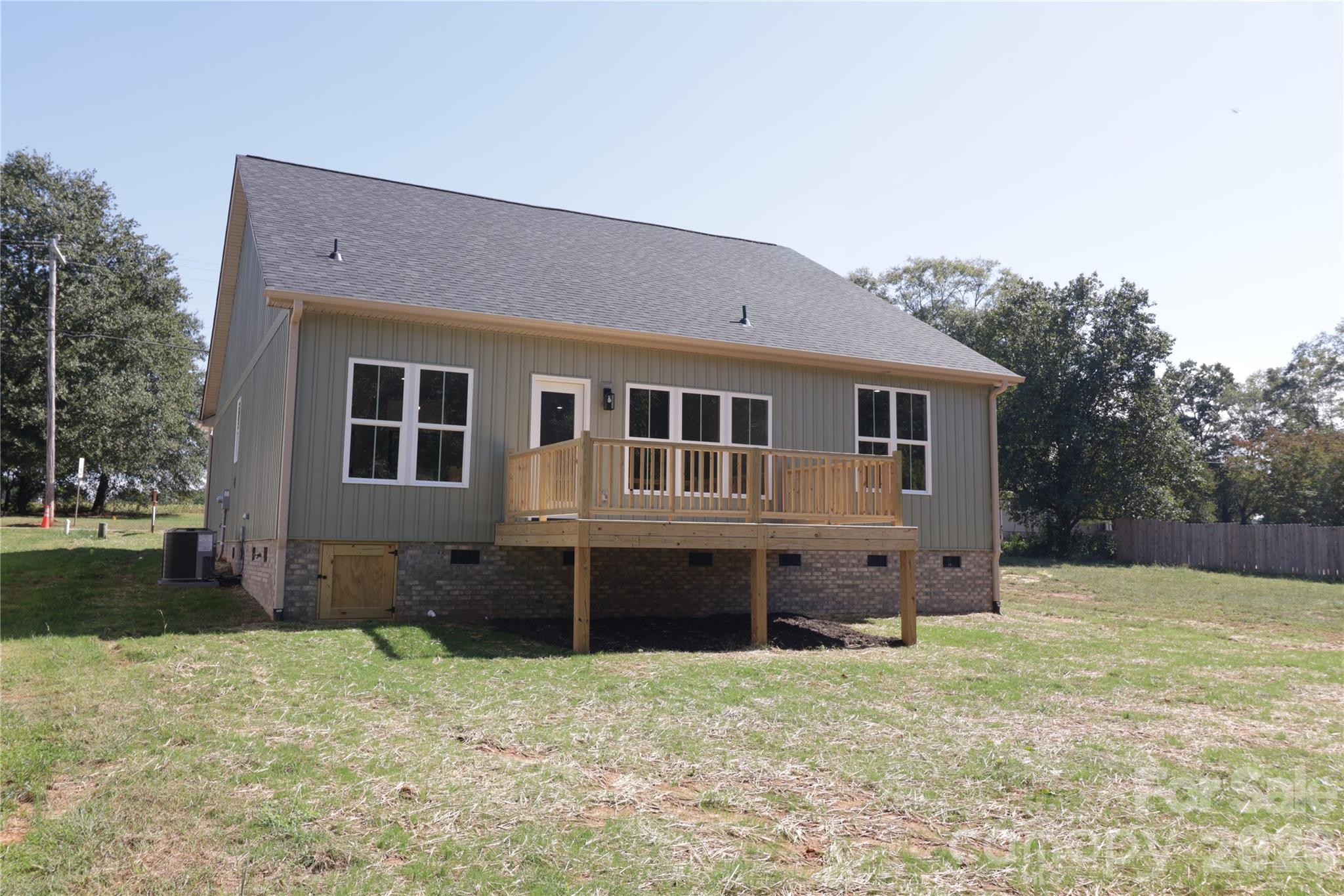 Single Family Residence at 103 Hillcrest Street, Shelby, photo 2 of 26