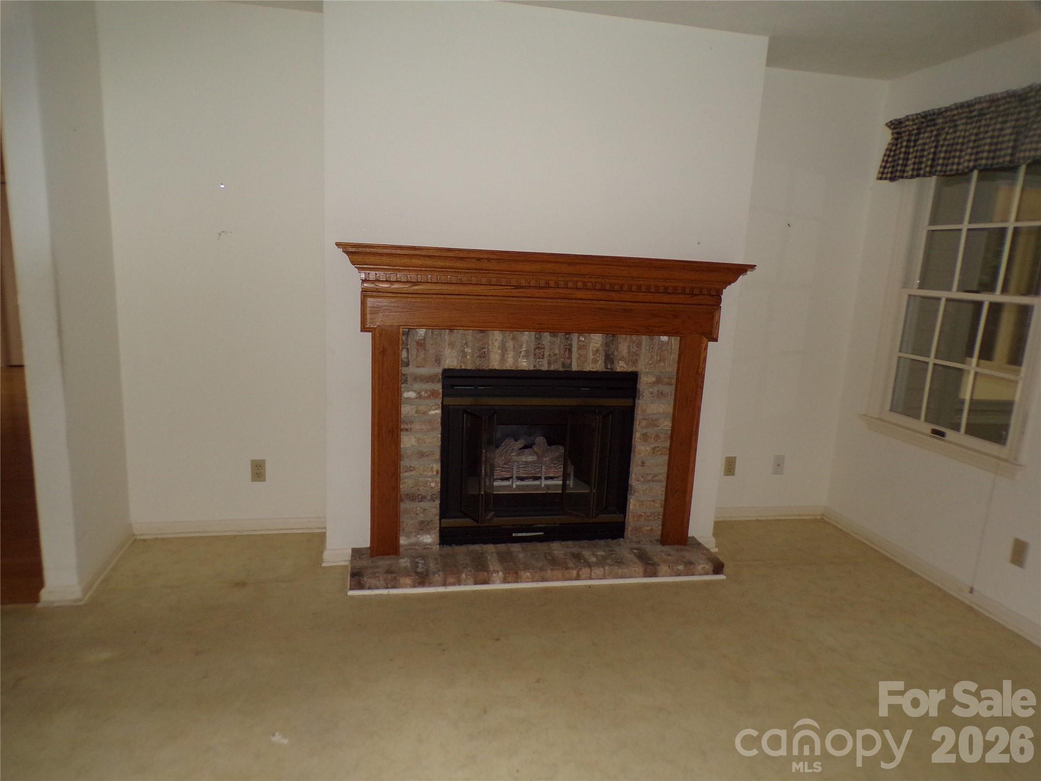 Gas Fireplace - 10 Governors Drive, Hendersonville