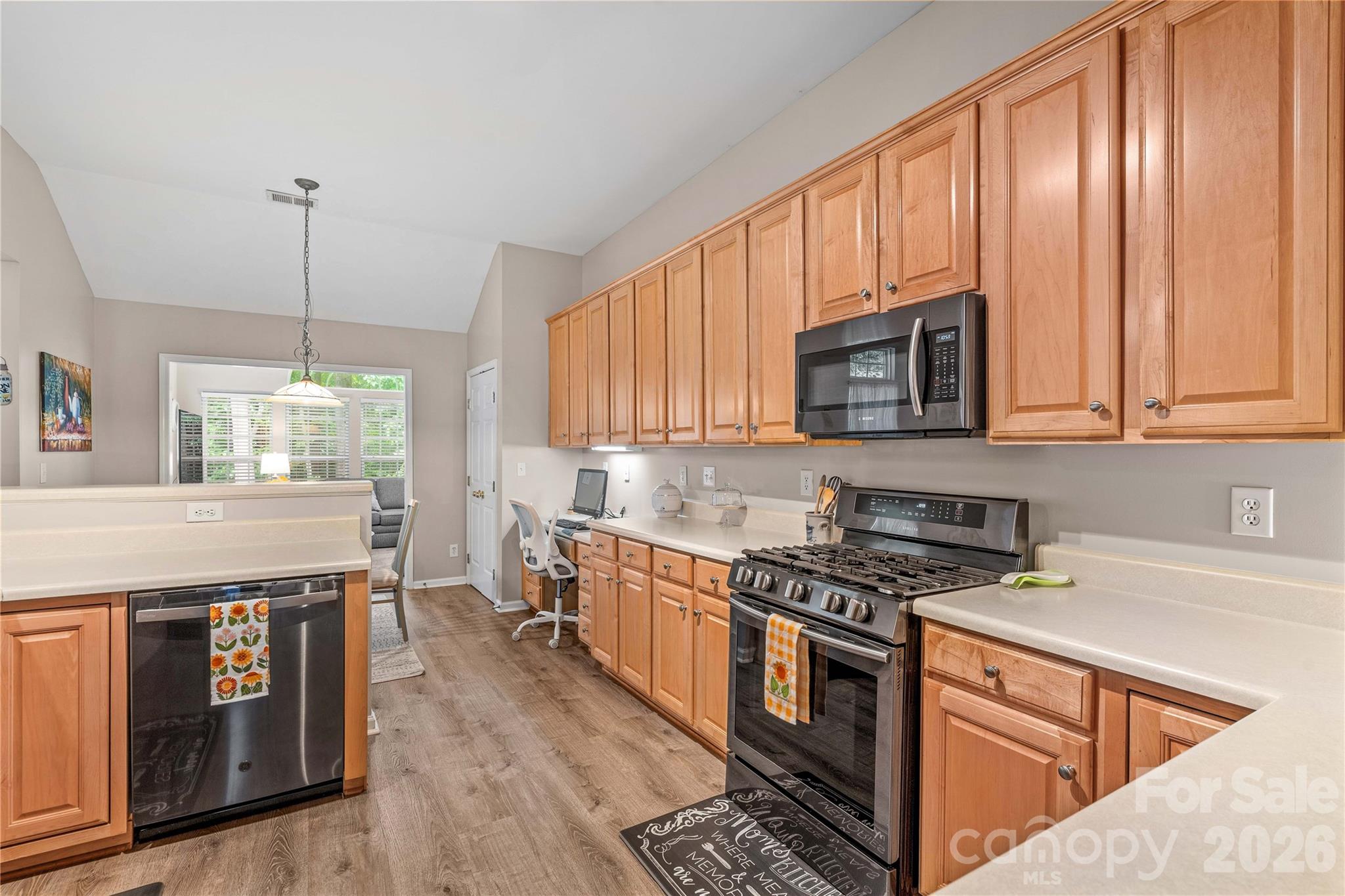so many cabinets - 133 Flowering Grove Lane, Mooresville