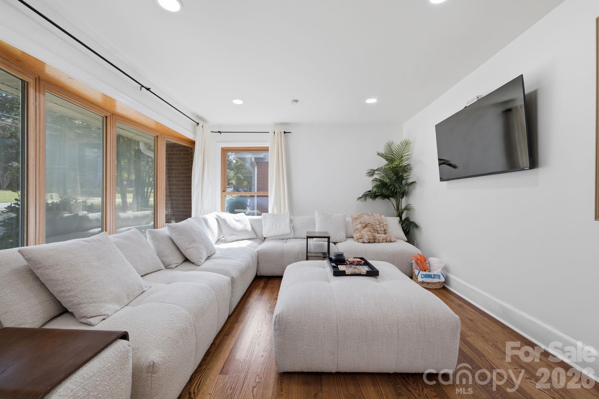 Oversized windows with tons on natural light - 6520 Candlewood Drive, Charlotte