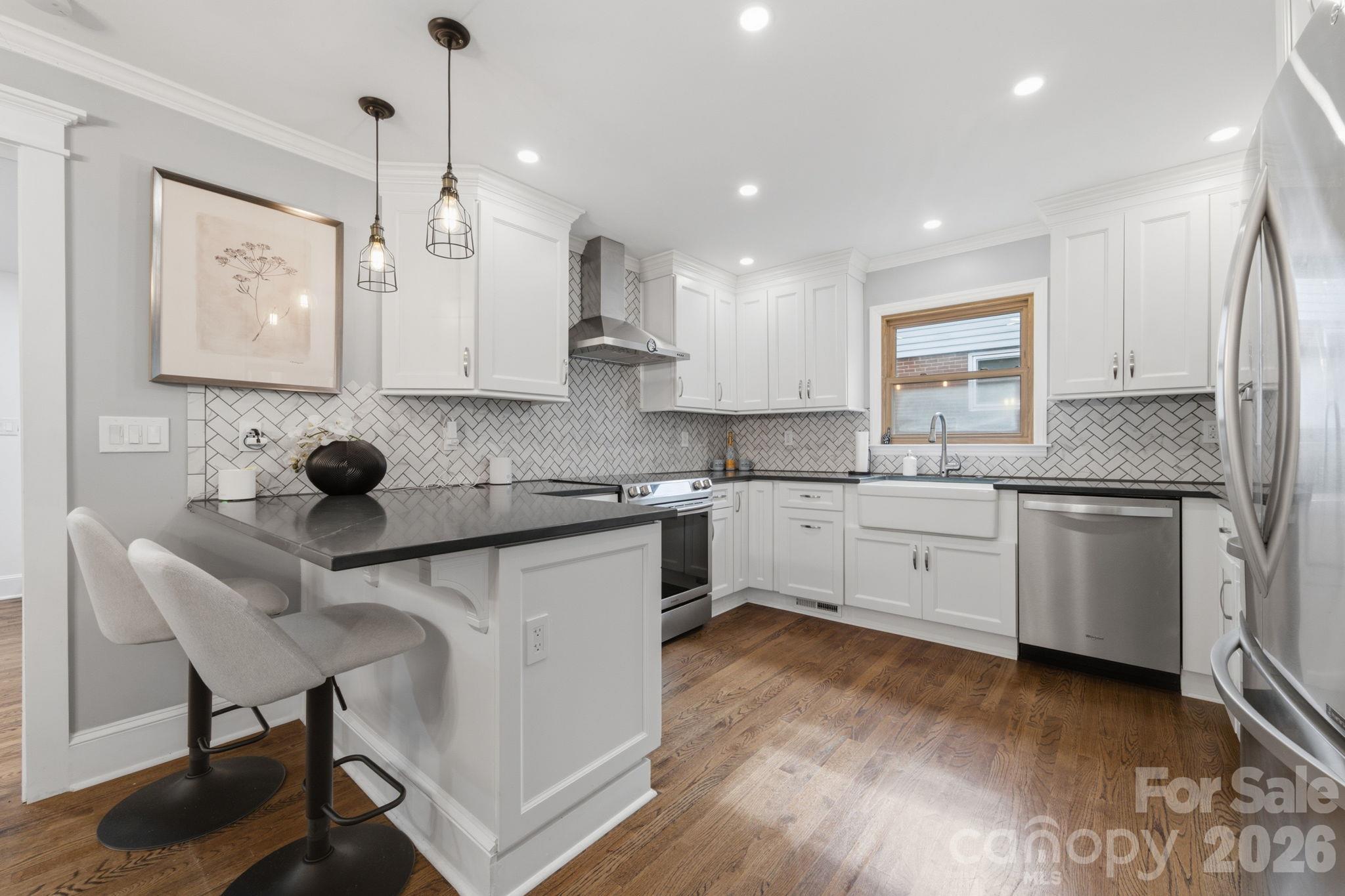 Single Family Residence at 6520 Candlewood Drive, Charlotte, photo 11 of 38