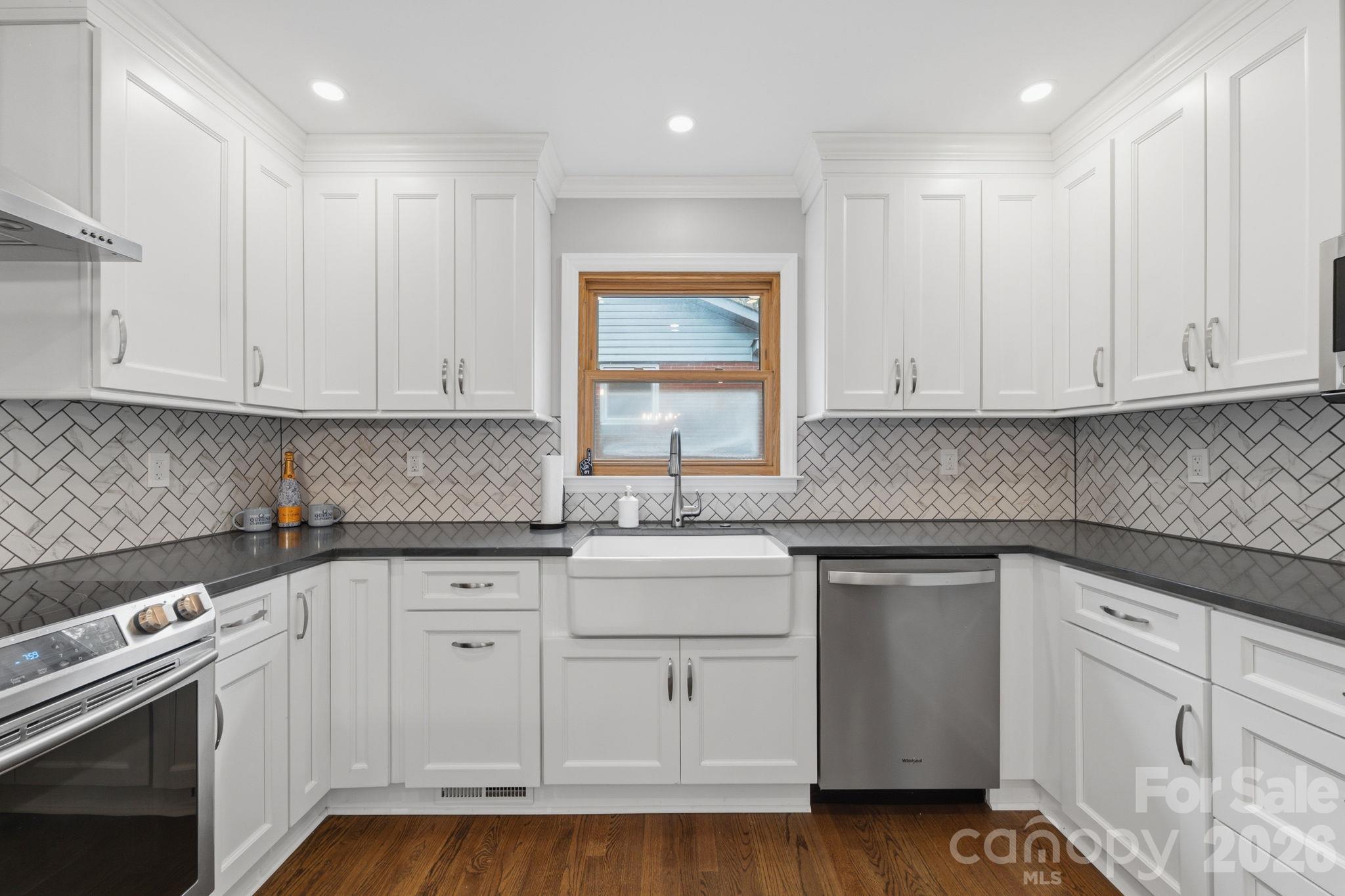 Single Family Residence at 6520 Candlewood Drive, Charlotte, photo 12 of 38
