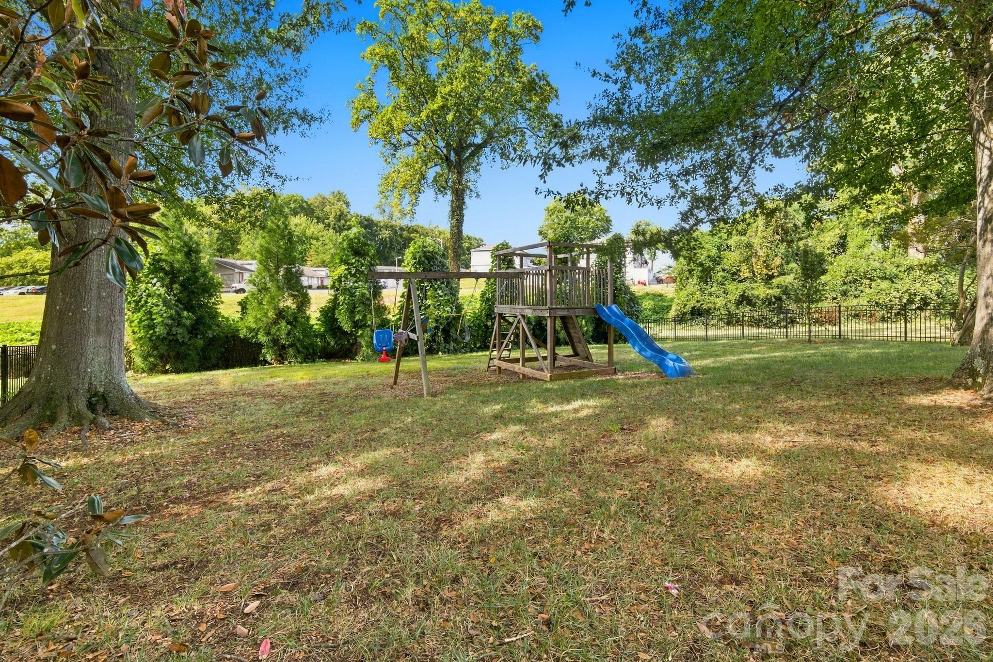 Large fenced in backyard - 6520 Candlewood Drive, Charlotte
