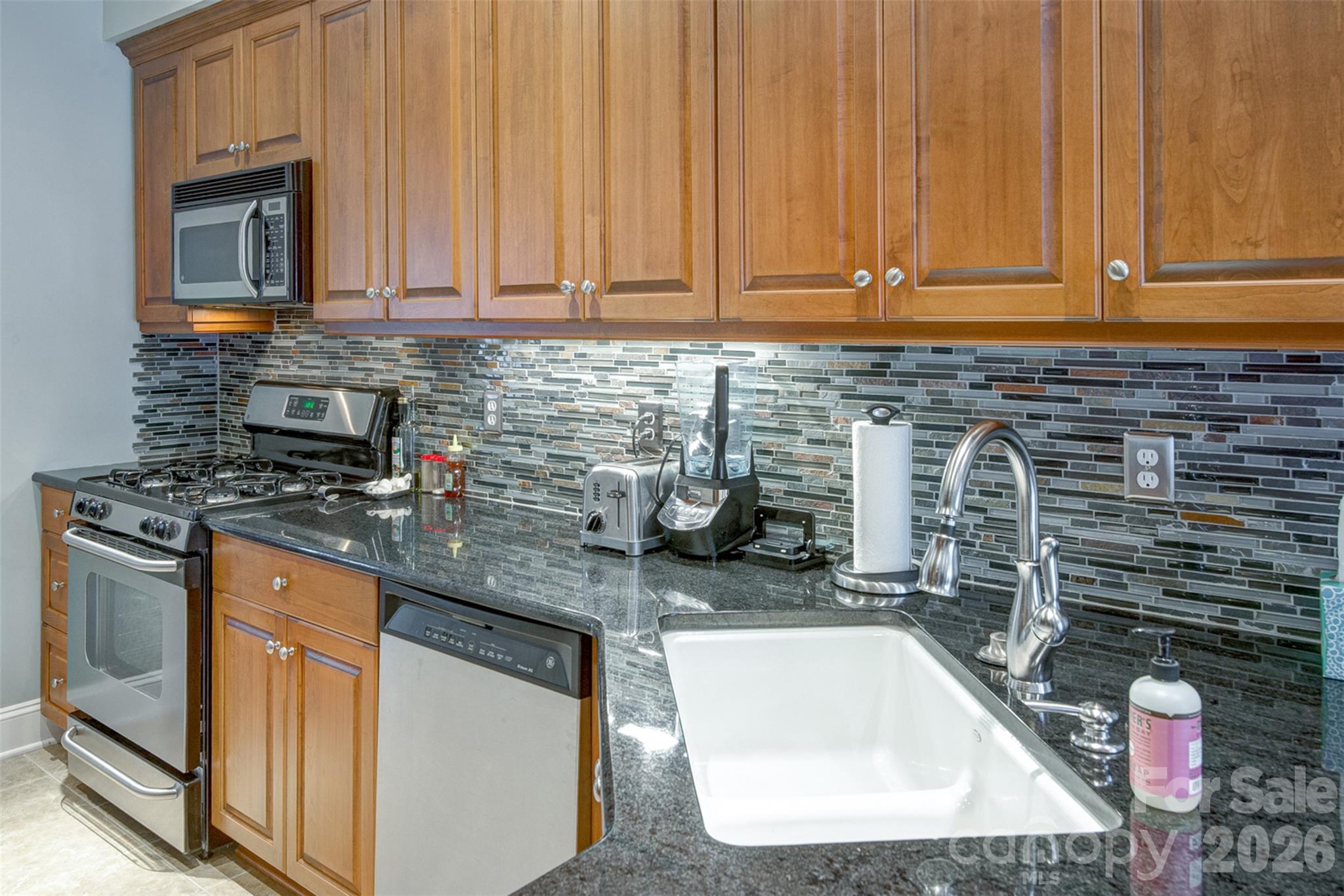 Townhouse at 149 42nd Avenue Drive NW, Hickory, photo 9 of 37