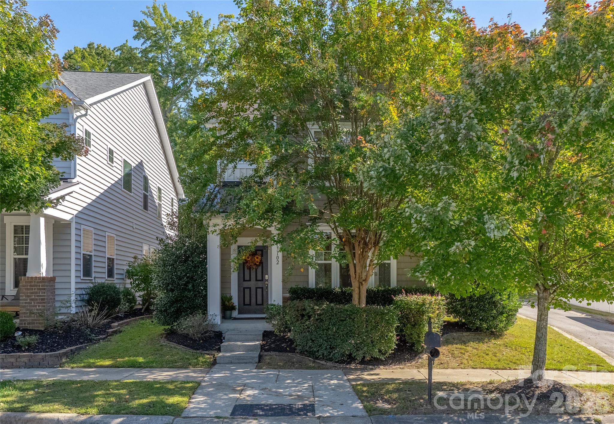 Single Family Residence at 13102 Heath Grove Drive, Huntersville, photo 3 of 34