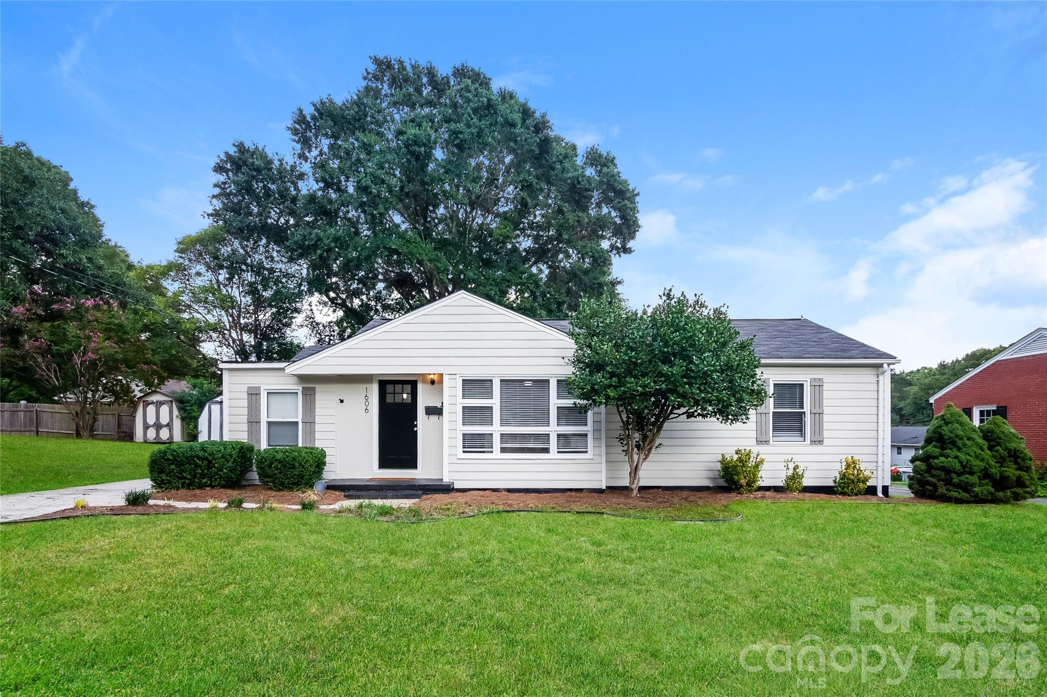 Single Family Residence at 1606 Belmar Drive, Gastonia, photo 2 of 15