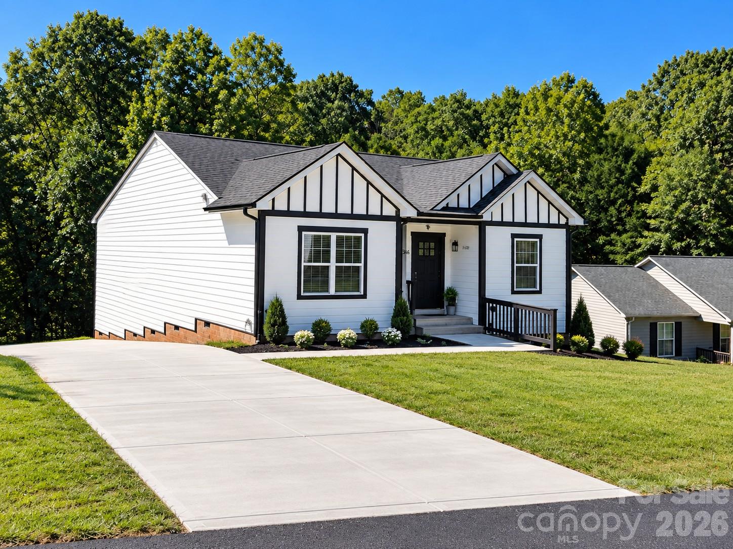 Single Family Residence at 1346 39th Street Circle SW, Hickory, photo 3 of 17
