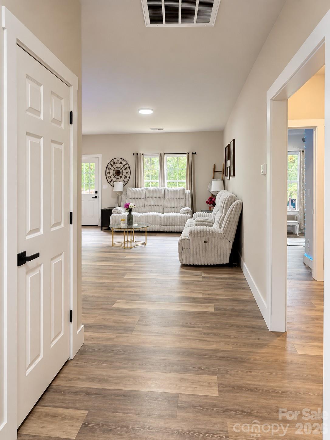 Single Family Residence at 1346 39th Street Circle SW, Hickory, photo 5 of 17
