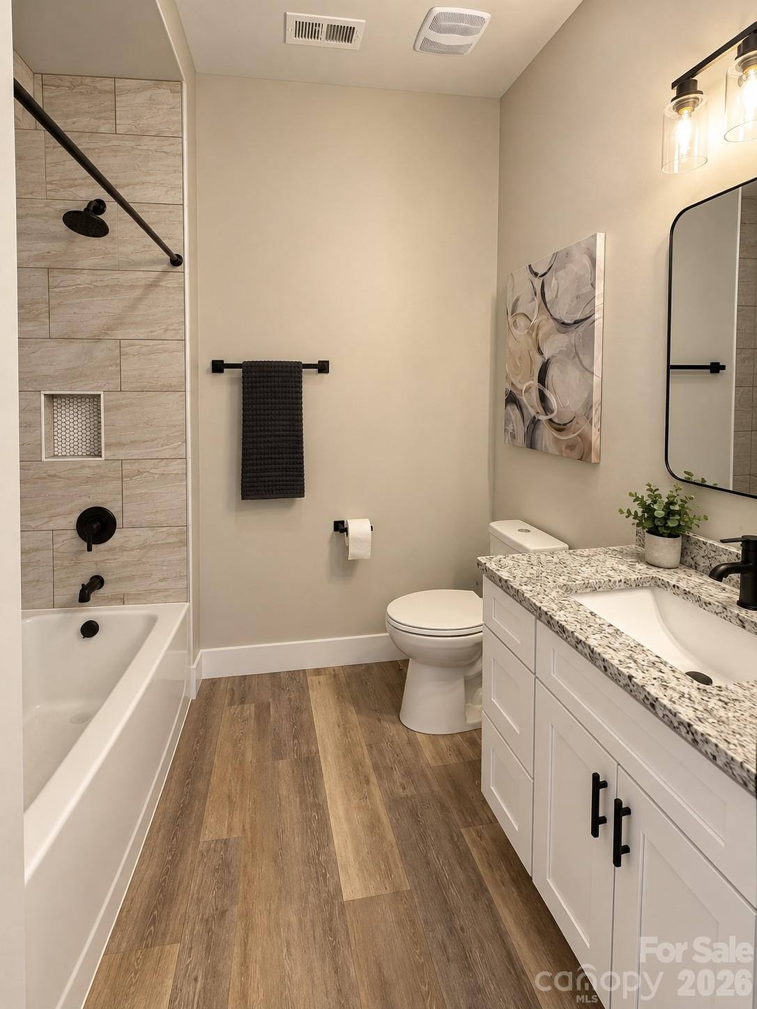 Guest Bathroom - 1346 39th Street Circle SW, Hickory