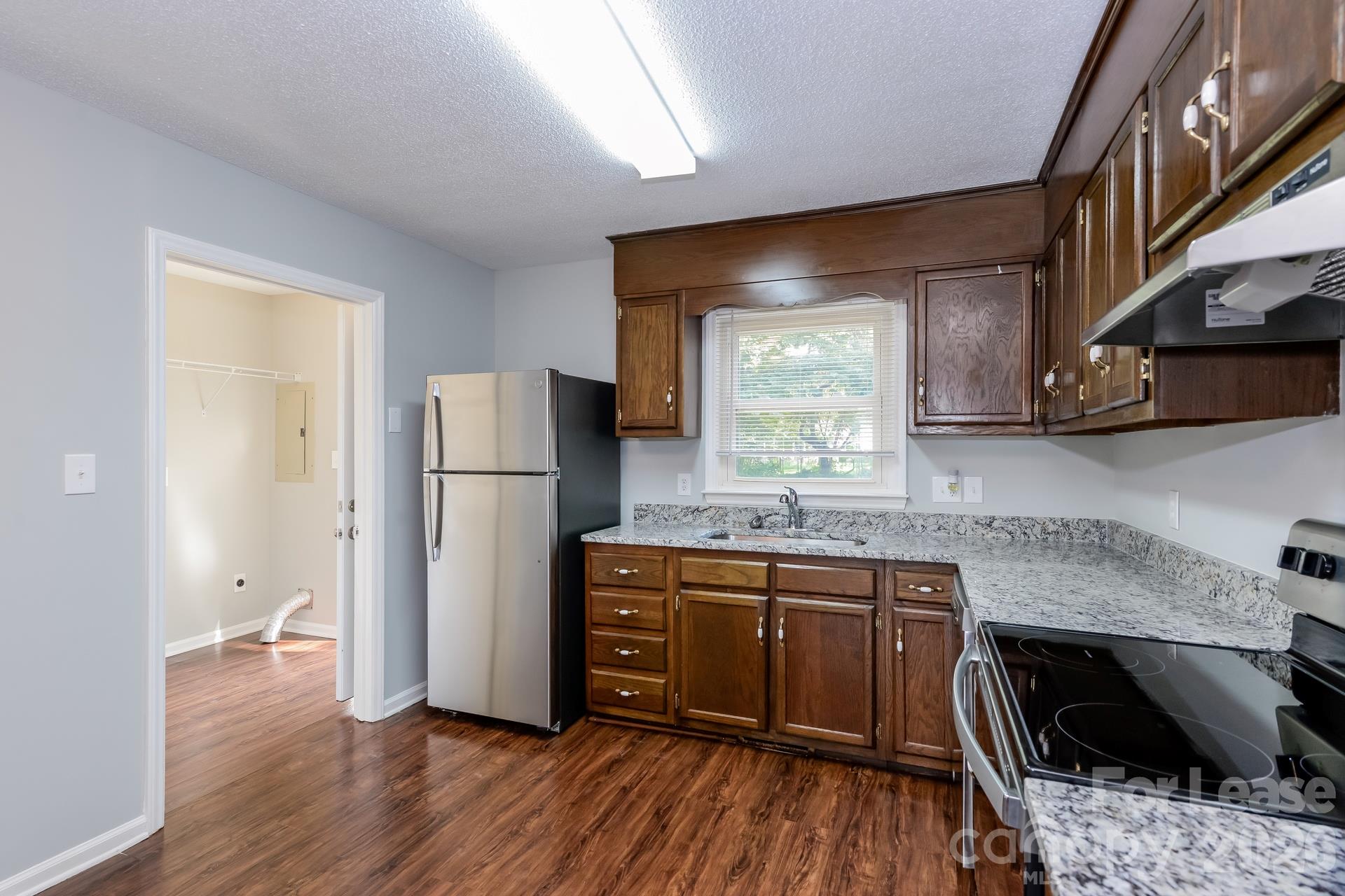 Single Family Residence at 112 Pineview Court, Statesville, photo 3 of 8