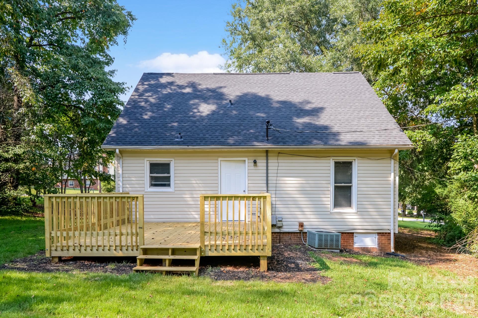 Single Family Residence at 112 Pineview Court, Statesville, photo 8 of 8