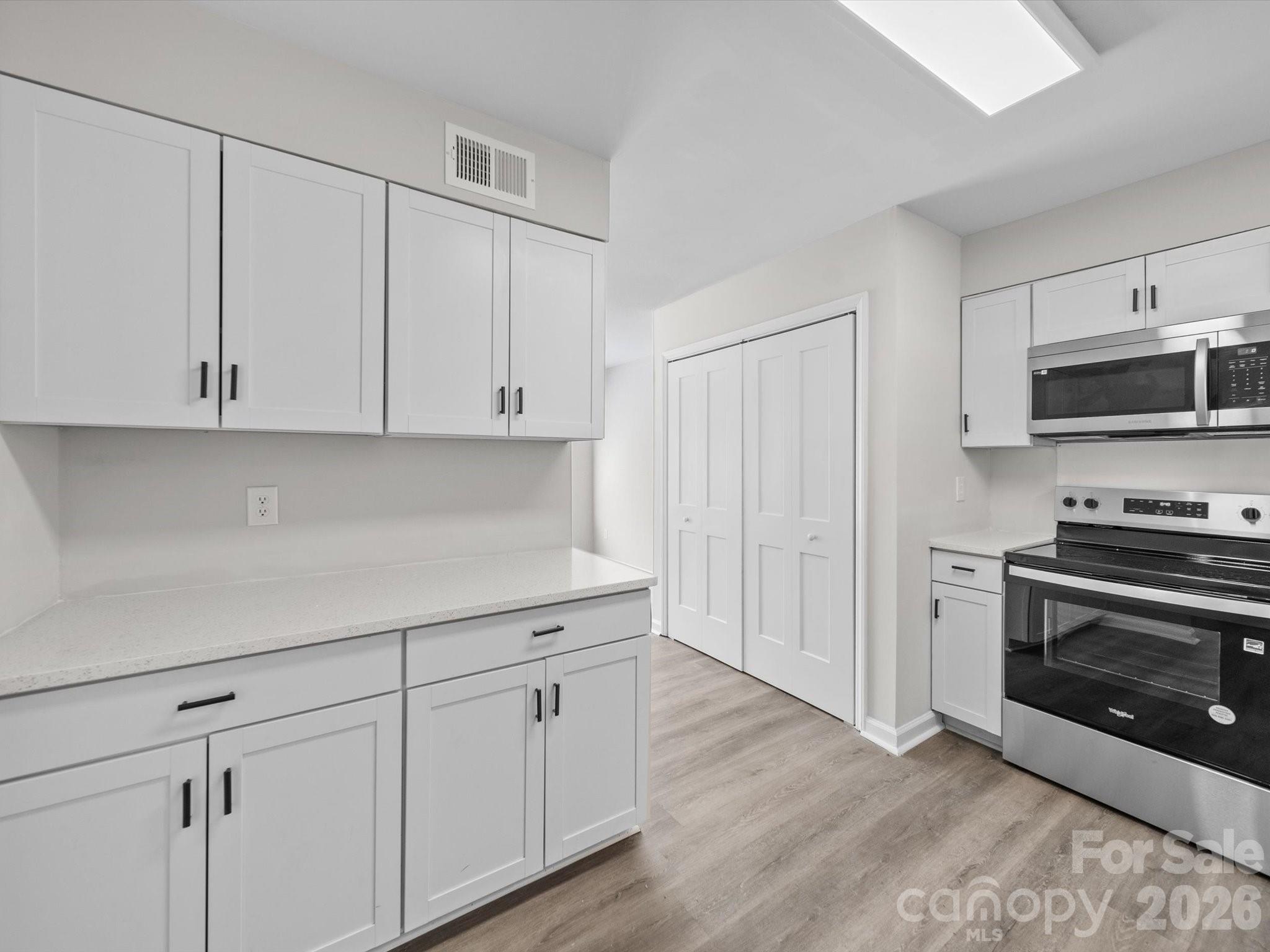 Condominium at 11222 Carmel Chace Drive, Charlotte, photo 9 of 30