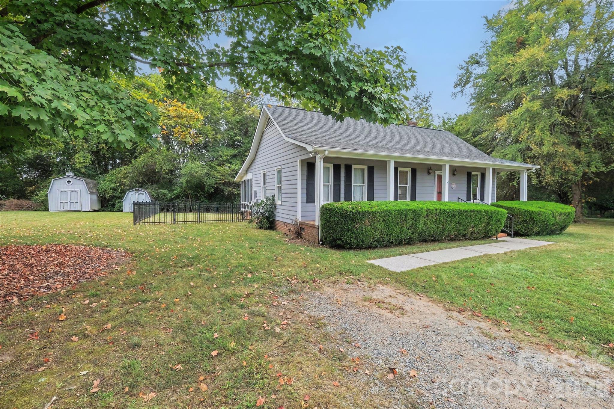 Single Family Residence at 1617 Lawing Road, Charlotte, photo 28 of 35