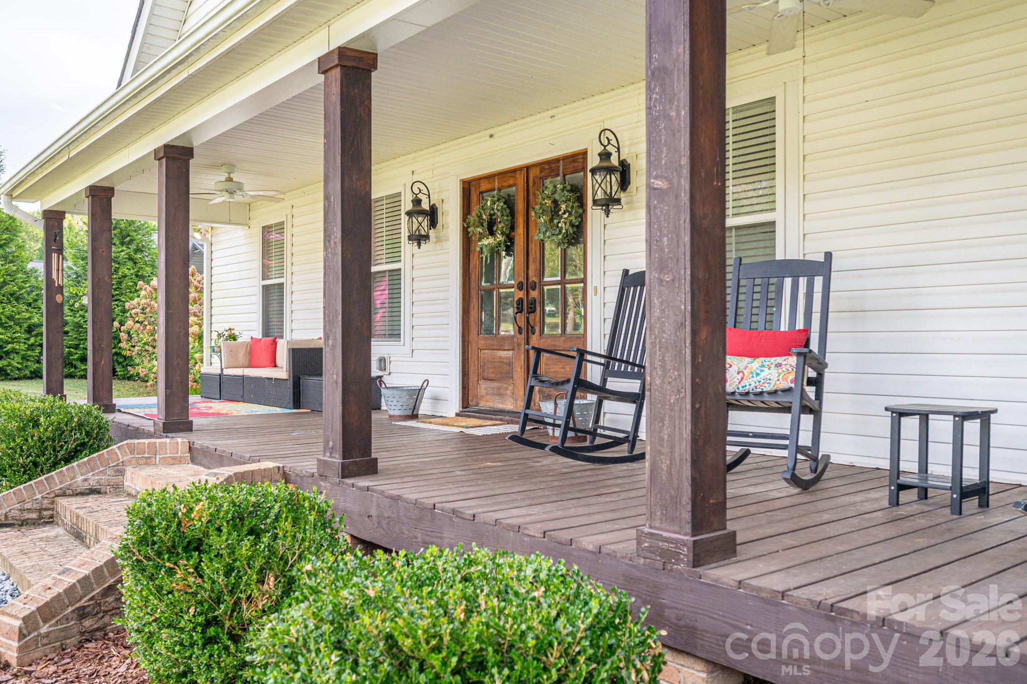 Single Family Residence at 203 Dayton Road, Dallas, photo 4 of 32