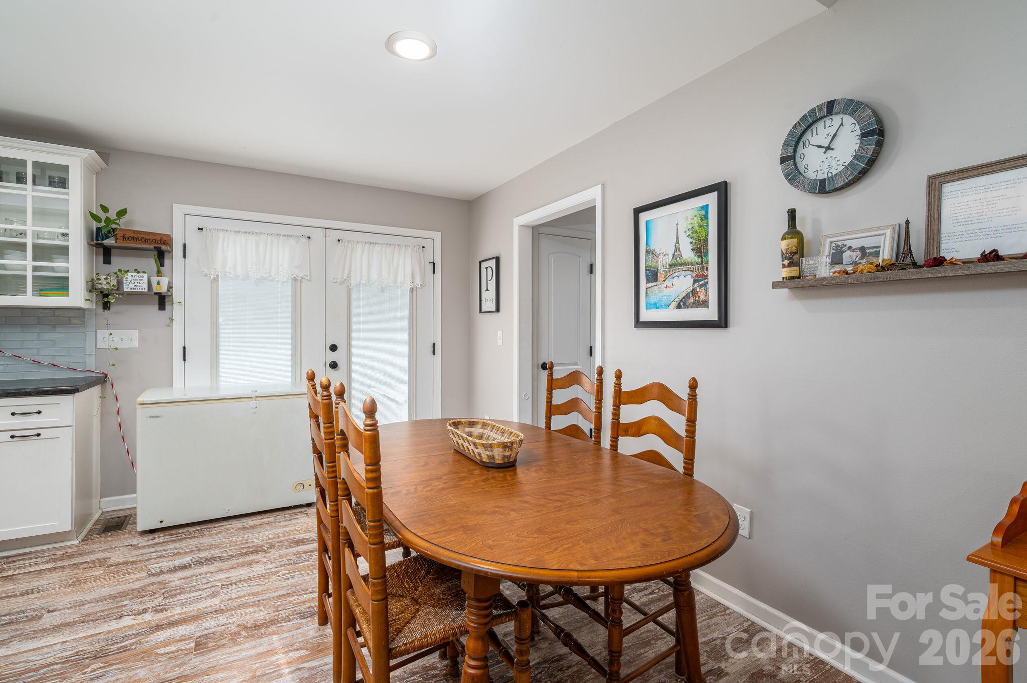 Single Family Residence at 203 Dayton Road, Dallas, photo 15 of 32