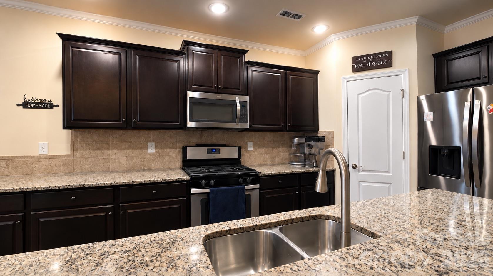 Single Family Residence at 239 Keating Place Drive, Fort Mill, photo 17 of 48