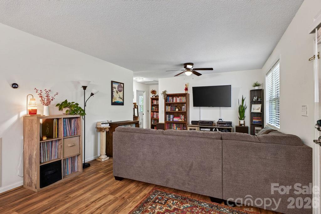 Single Family Residence at 20 McTindal Circle, Asheville, photo 6 of 28