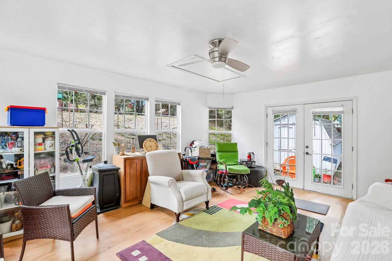 Large beautiful sunroom - 1116 Somersby Lane, Matthews