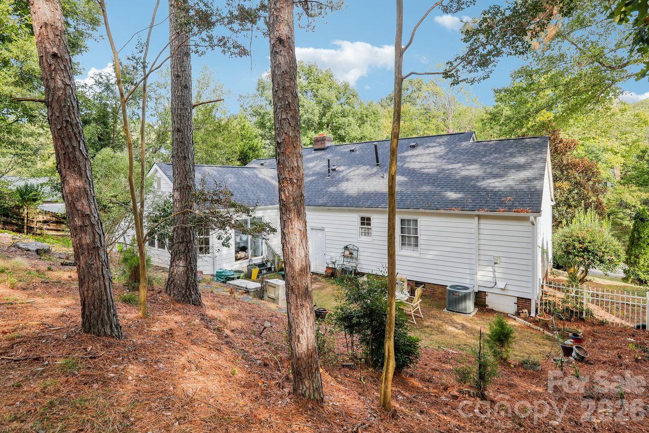 Single Family Residence at 1116 Somersby Lane, Matthews, photo 29 of 31