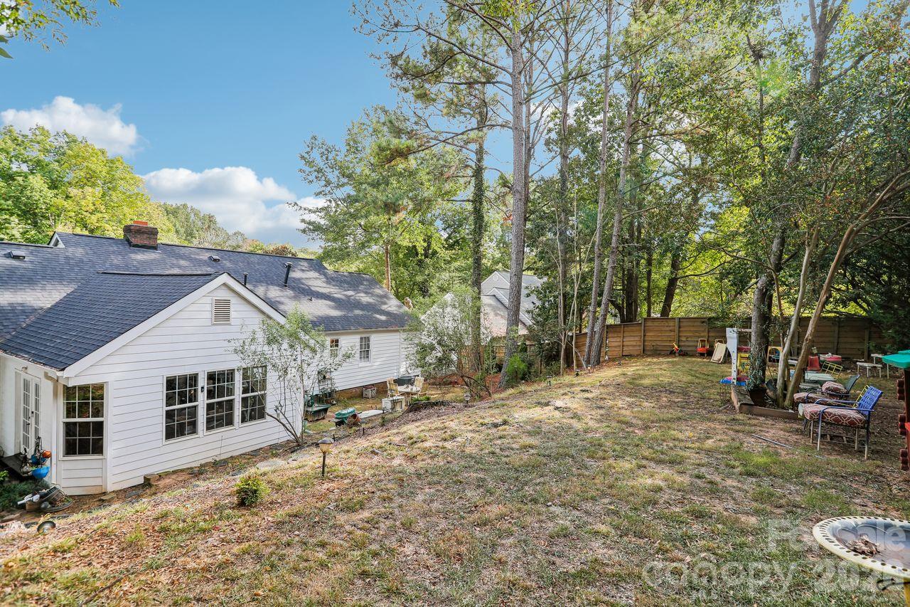 Single Family Residence at 1116 Somersby Lane, Matthews, photo 30 of 31