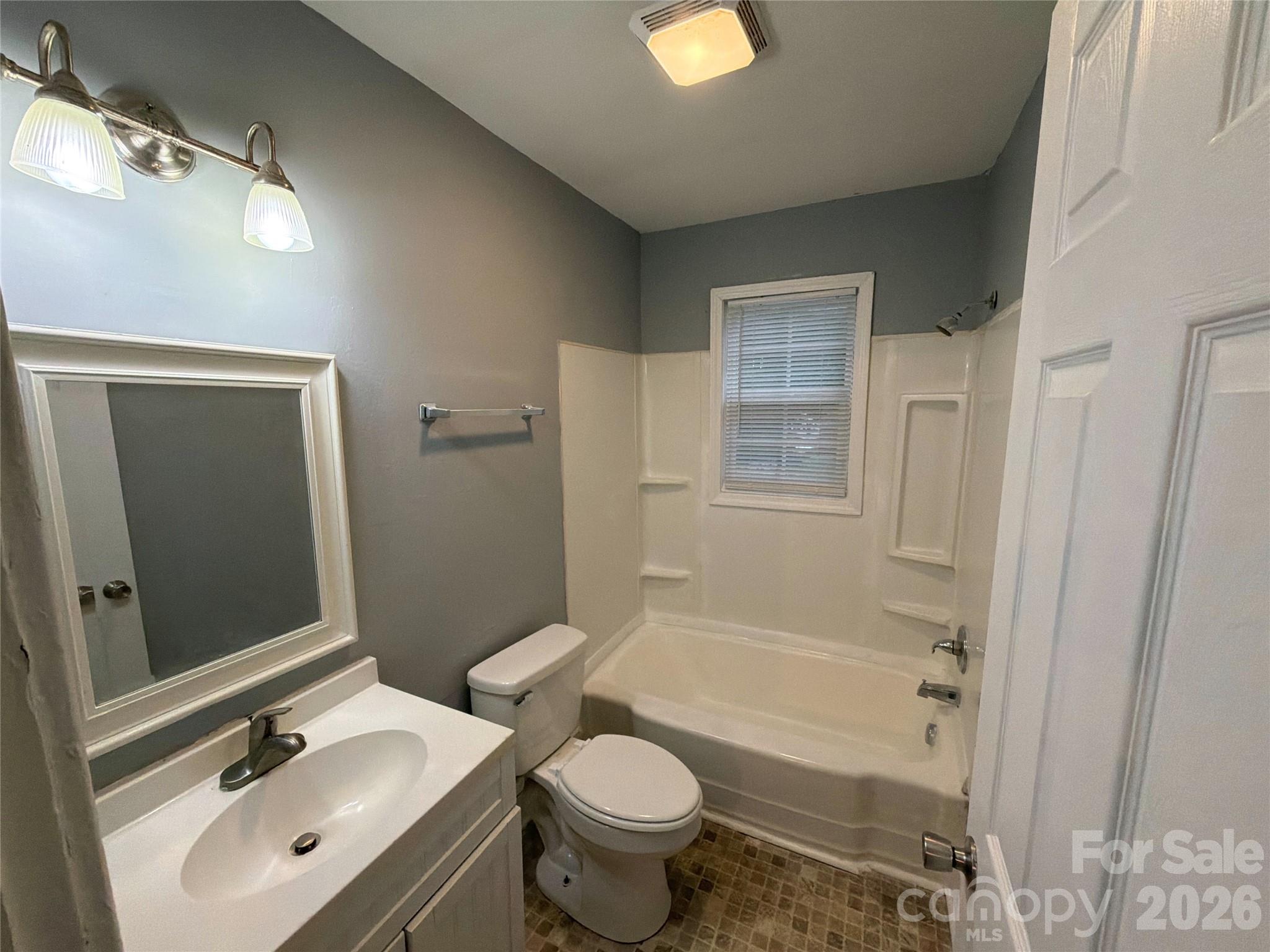 Duplex at 320 Harrison Street, Charlotte, photo 13 of 18