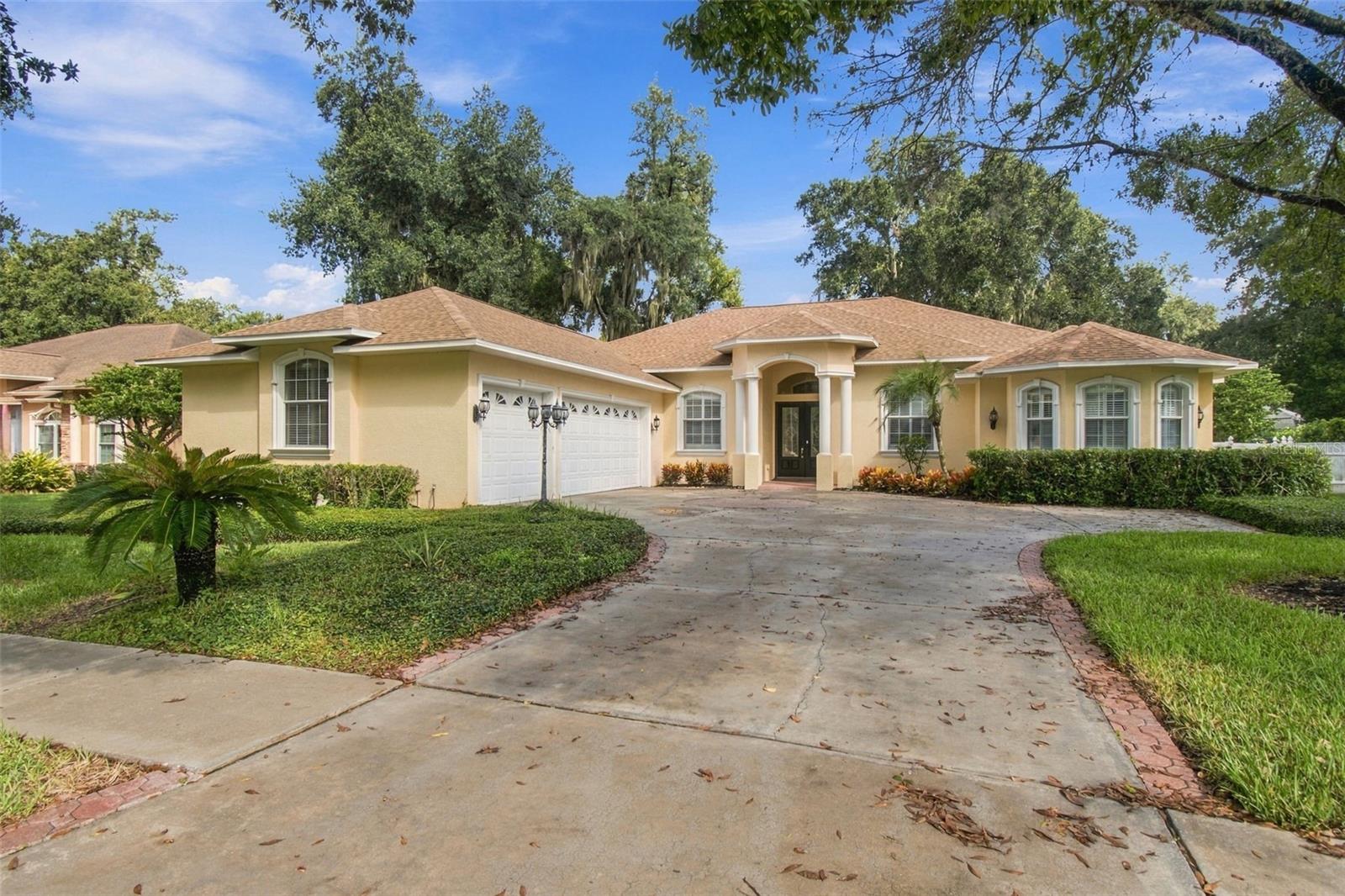 Single Family Residence at 816 CITRUS WOOD LN, VALRICO, photo 4 of 100