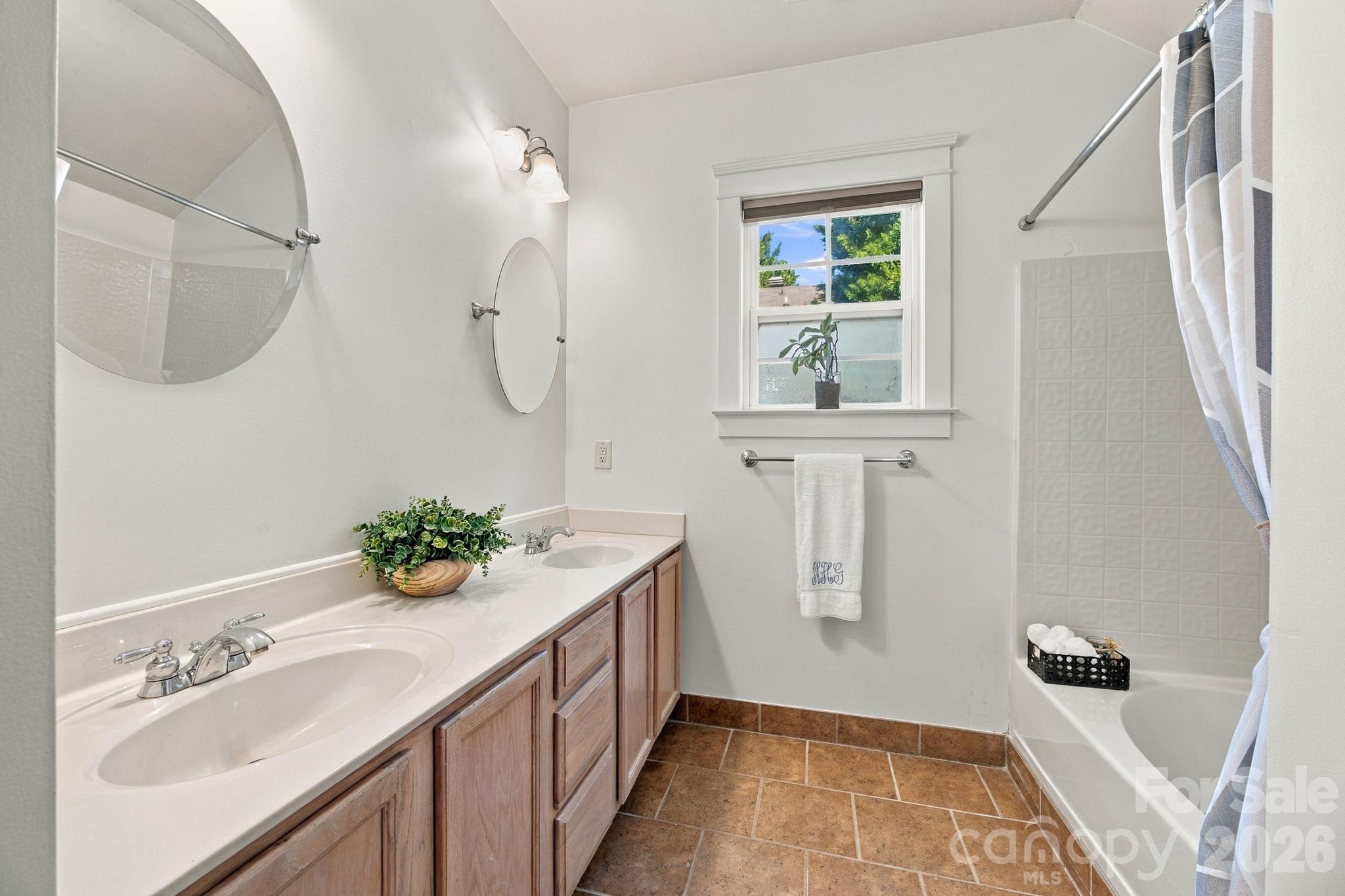 Single Family Residence at 8214 Ballymore Court, Huntersville, photo 16 of 28