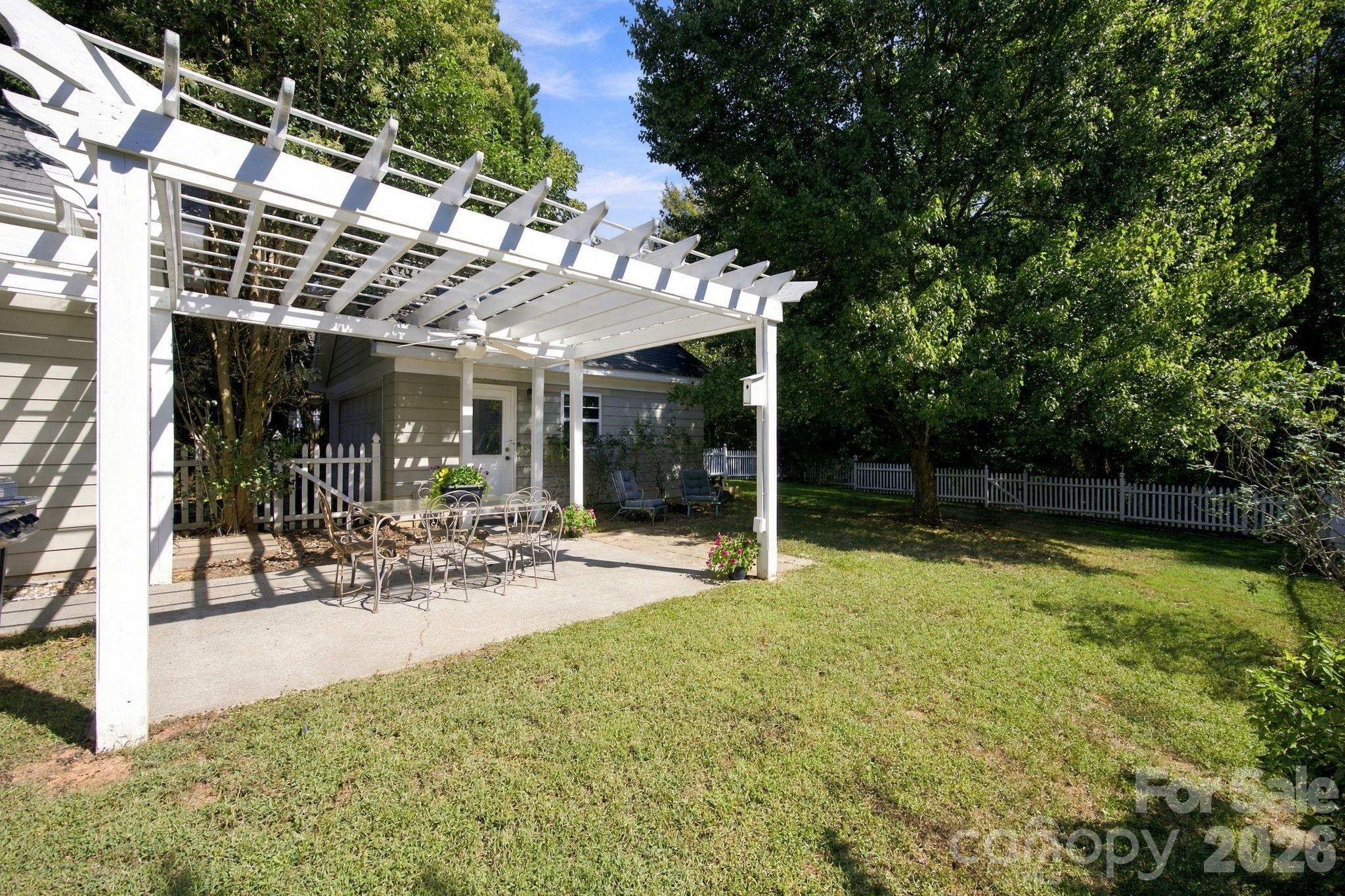 Single Family Residence at 8214 Ballymore Court, Huntersville, photo 19 of 28