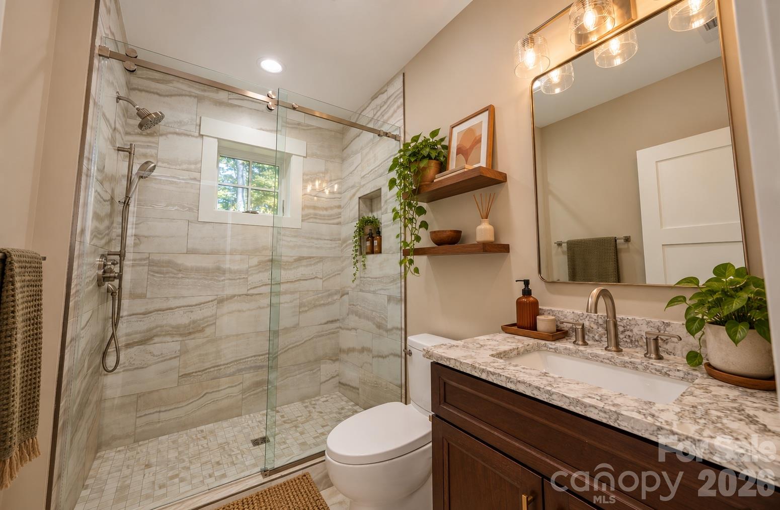 Upstairs Bathroom - 100 Dartmouth Way, Waynesville
