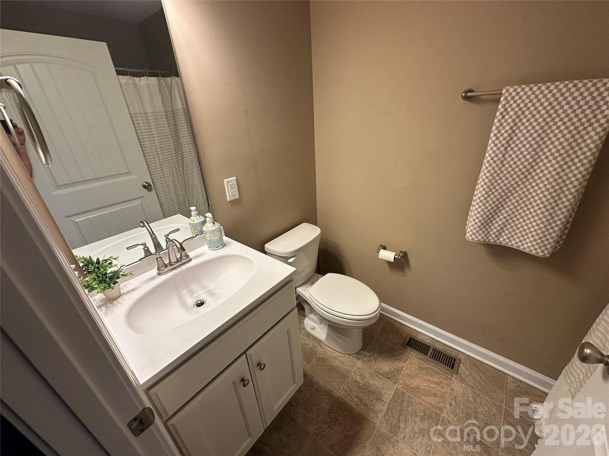 Single Family Residence at 177 Pinehaven Drive, New London, photo 21 of 44