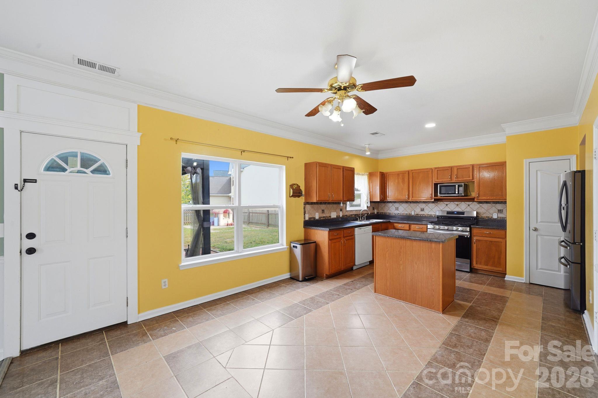 Single Family Residence at 16342 Hayfield Road, Charlotte, photo 7 of 38