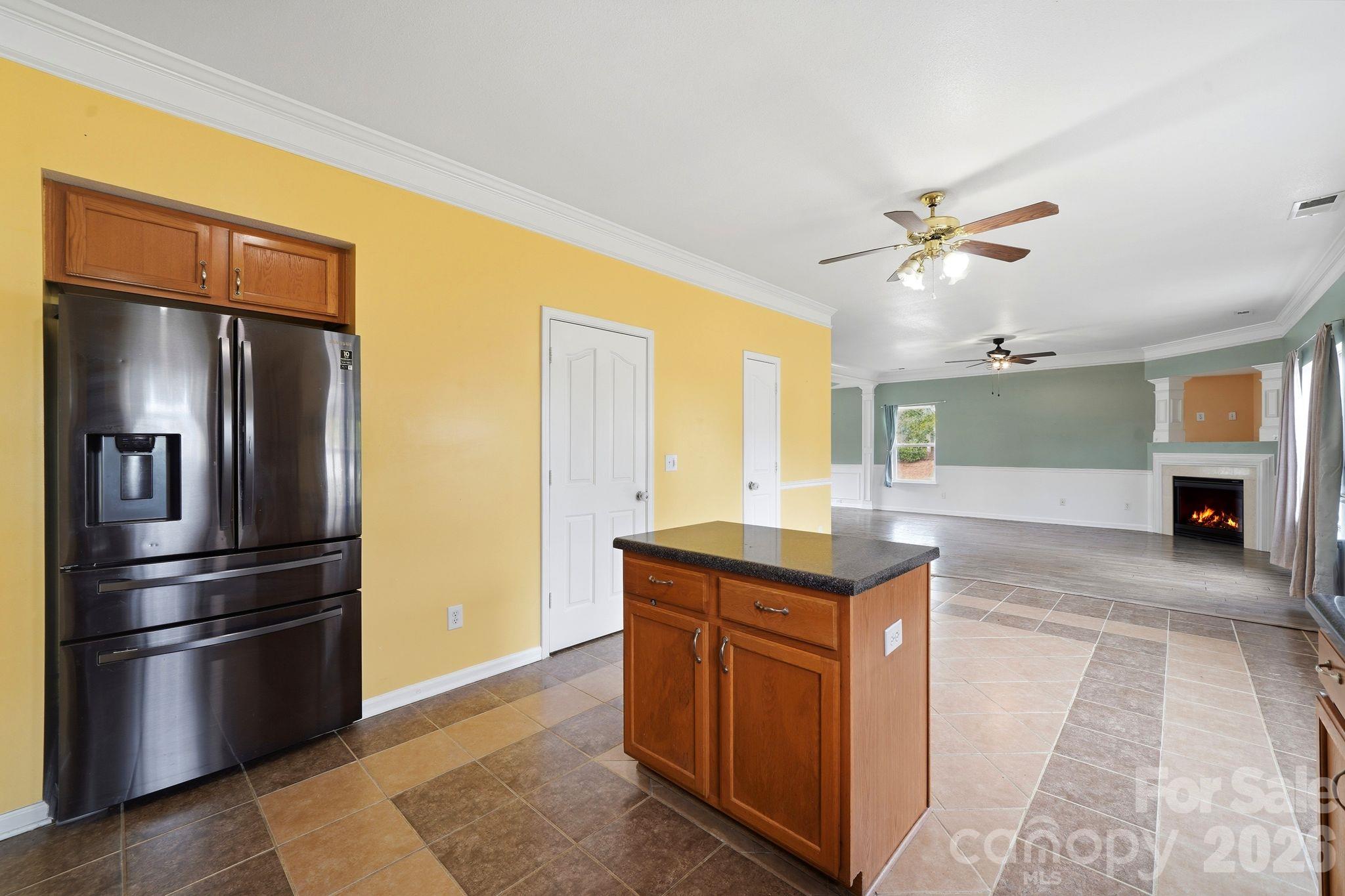 Single Family Residence at 16342 Hayfield Road, Charlotte, photo 9 of 38