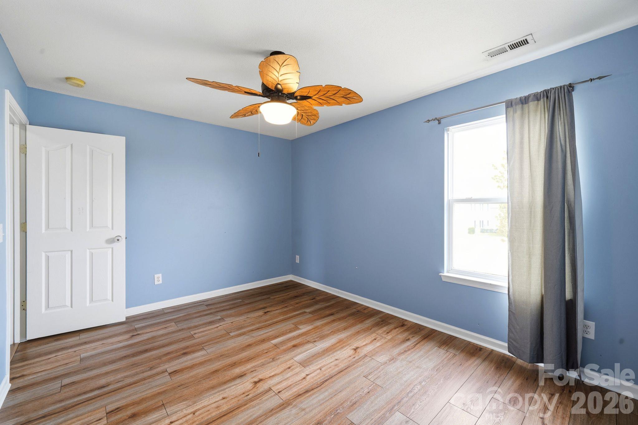 Single Family Residence at 16342 Hayfield Road, Charlotte, photo 20 of 38