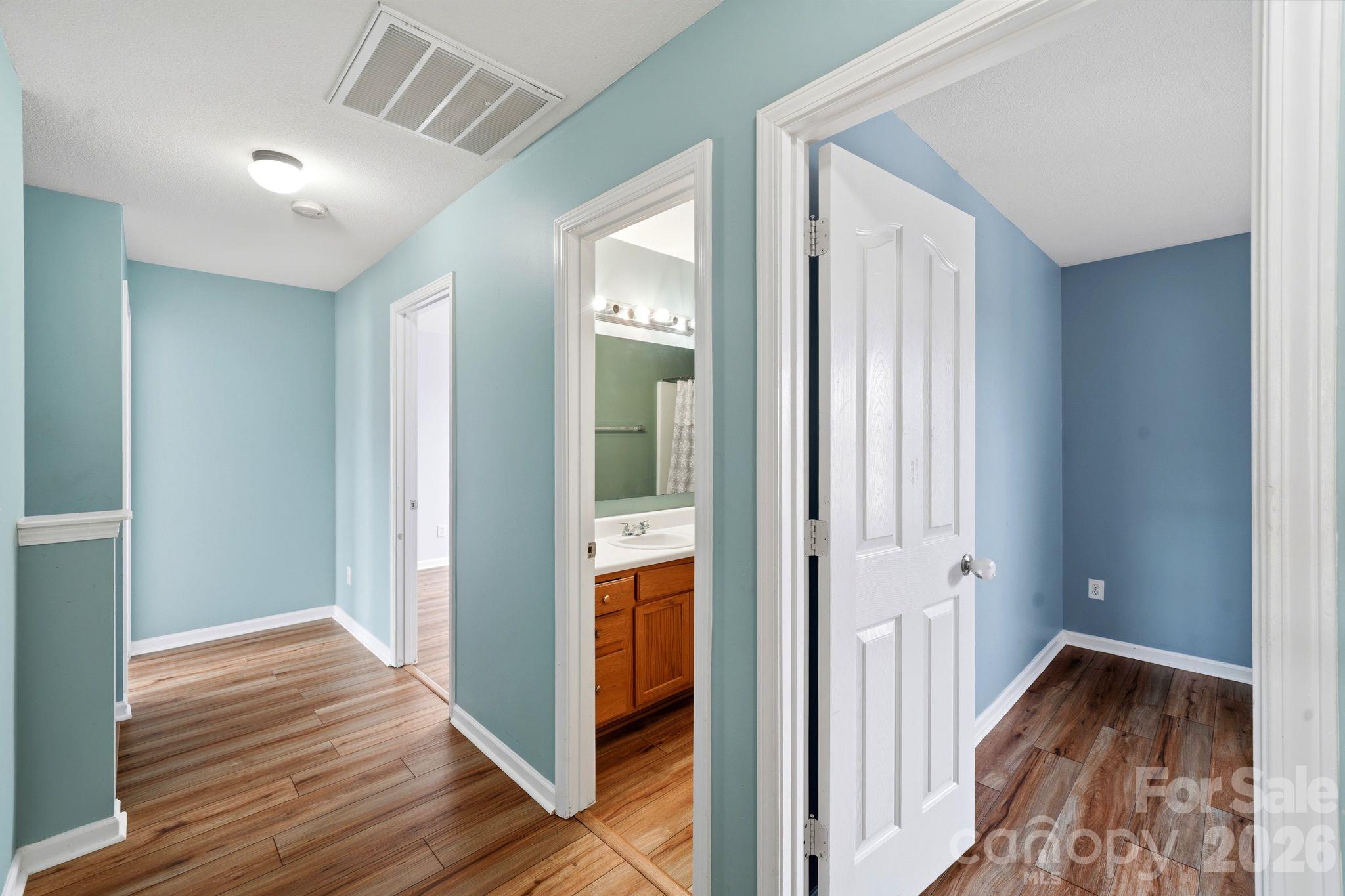 Single Family Residence at 16342 Hayfield Road, Charlotte, photo 29 of 38