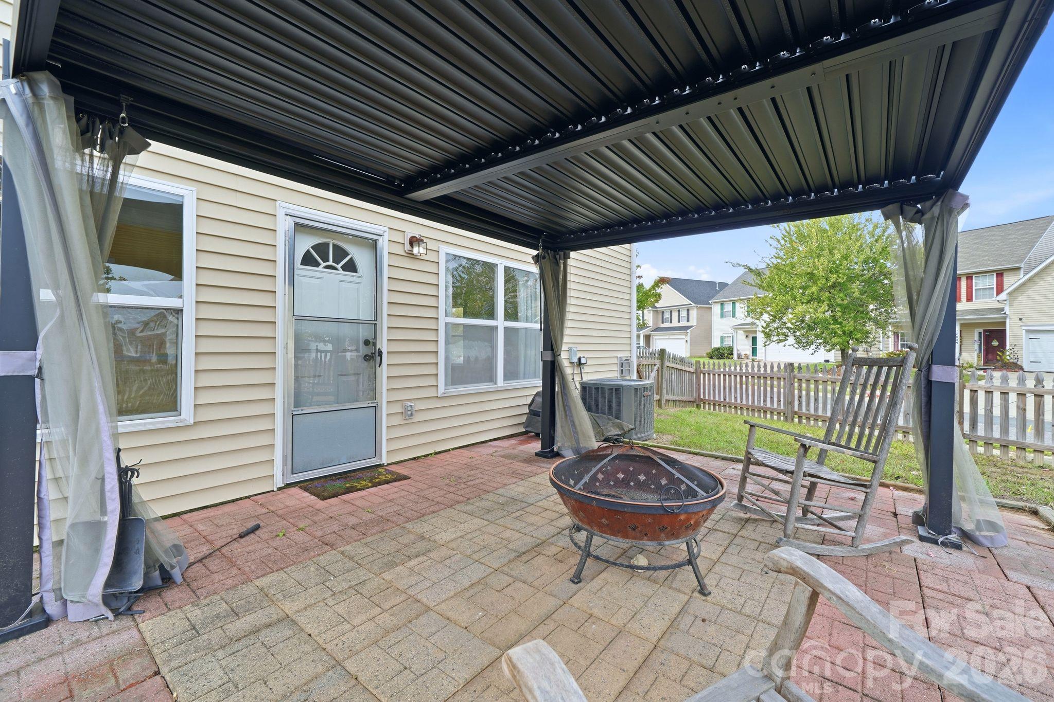 Single Family Residence at 16342 Hayfield Road, Charlotte, photo 35 of 38