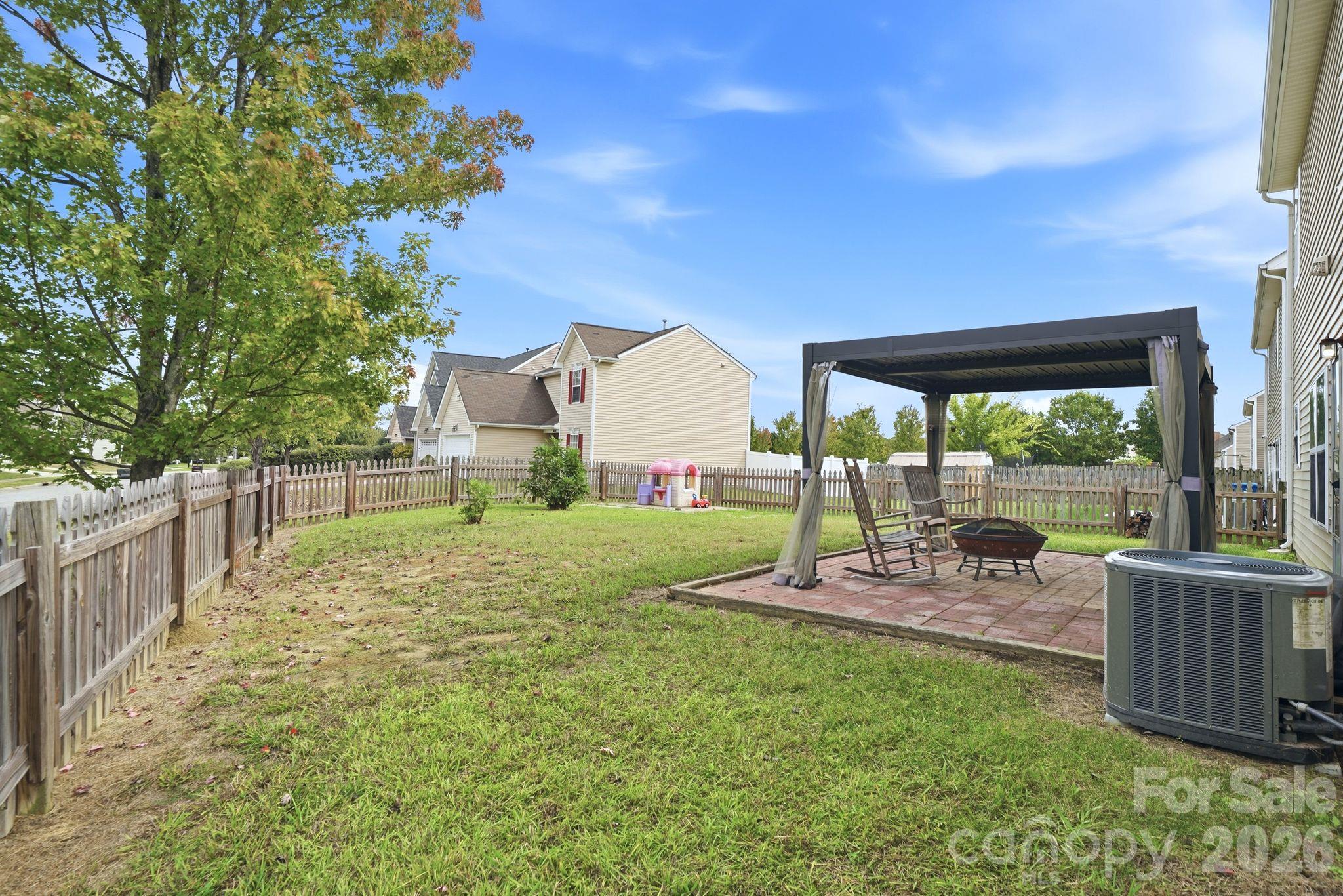 Single Family Residence at 16342 Hayfield Road, Charlotte, photo 36 of 38