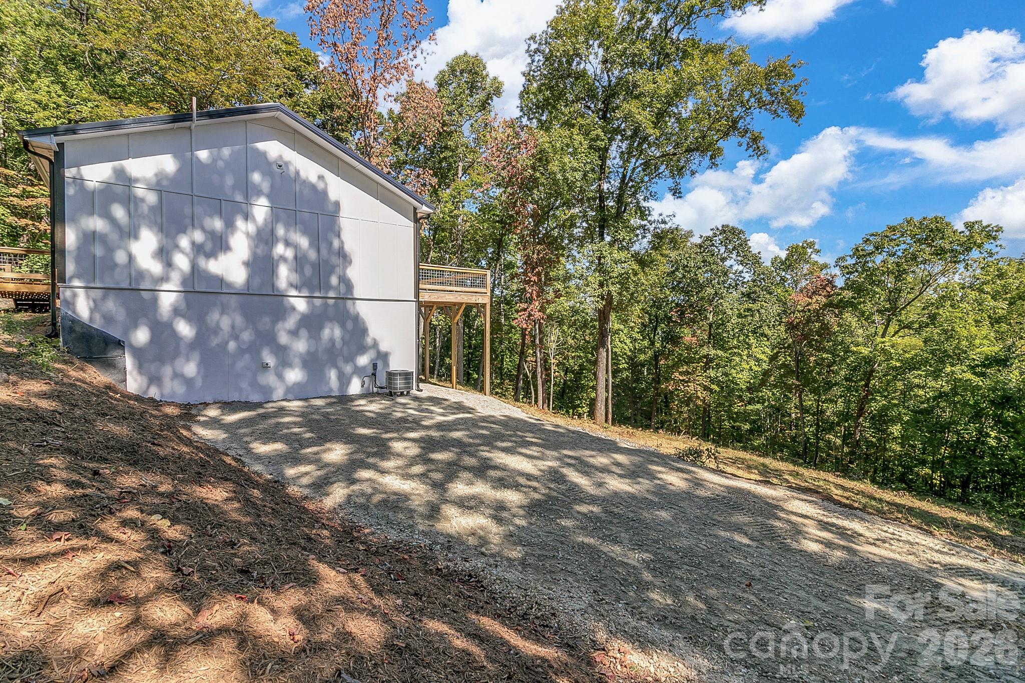 Single Family Residence at 135 Bald Eagle Drive, Hendersonville, photo 3 of 41