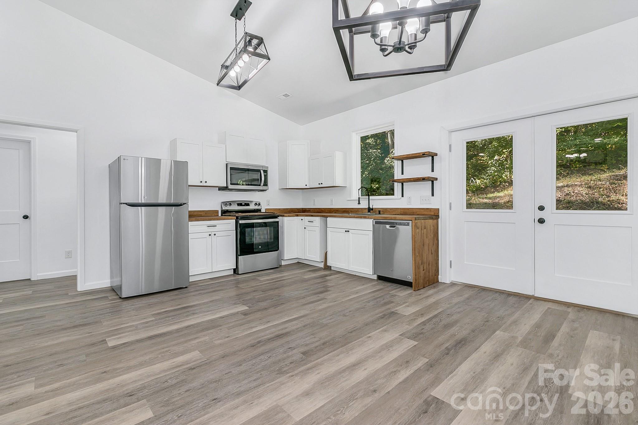 Single Family Residence at 135 Bald Eagle Drive, Hendersonville, photo 13 of 41