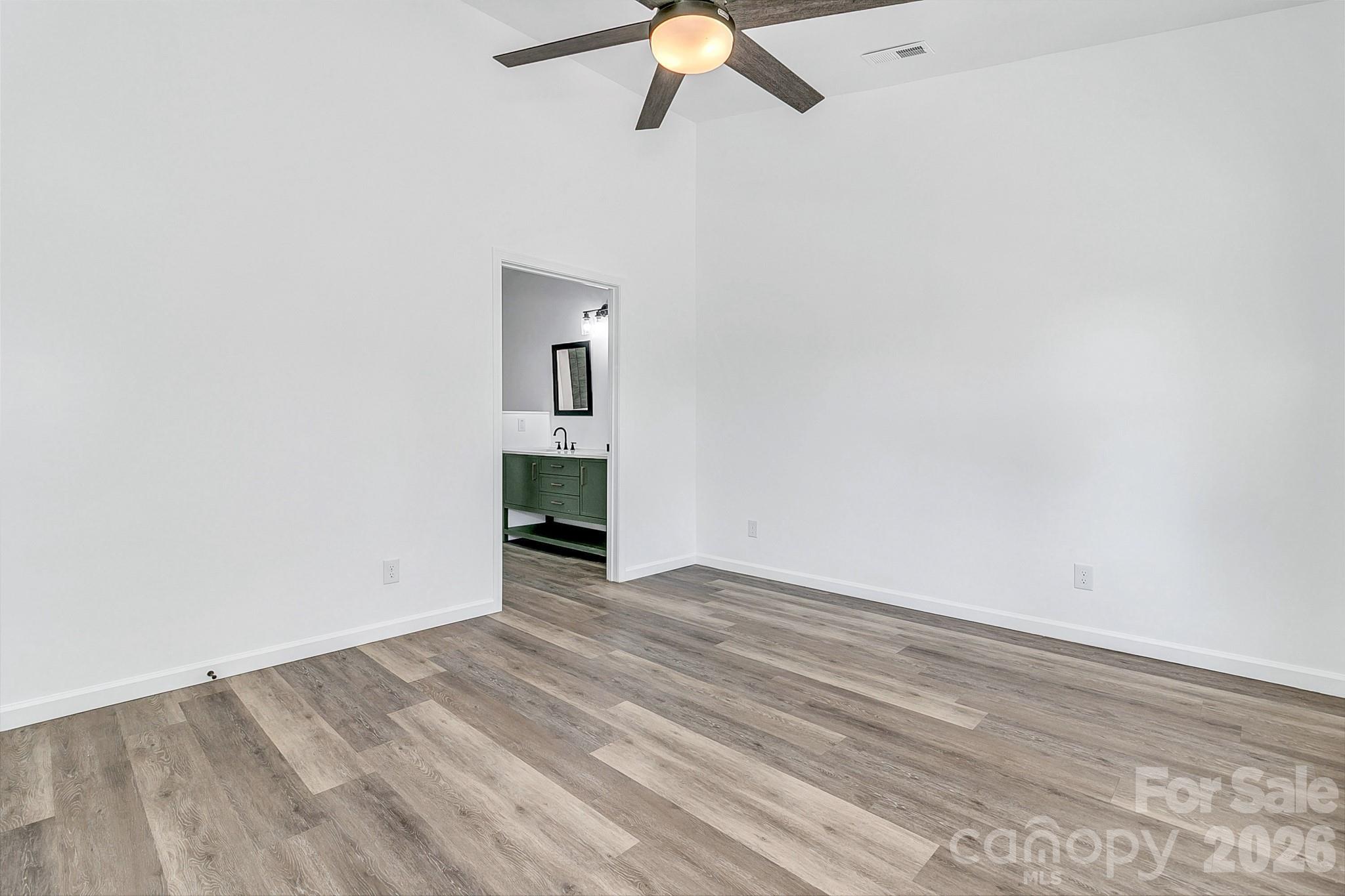 Single Family Residence at 135 Bald Eagle Drive, Hendersonville, photo 25 of 41