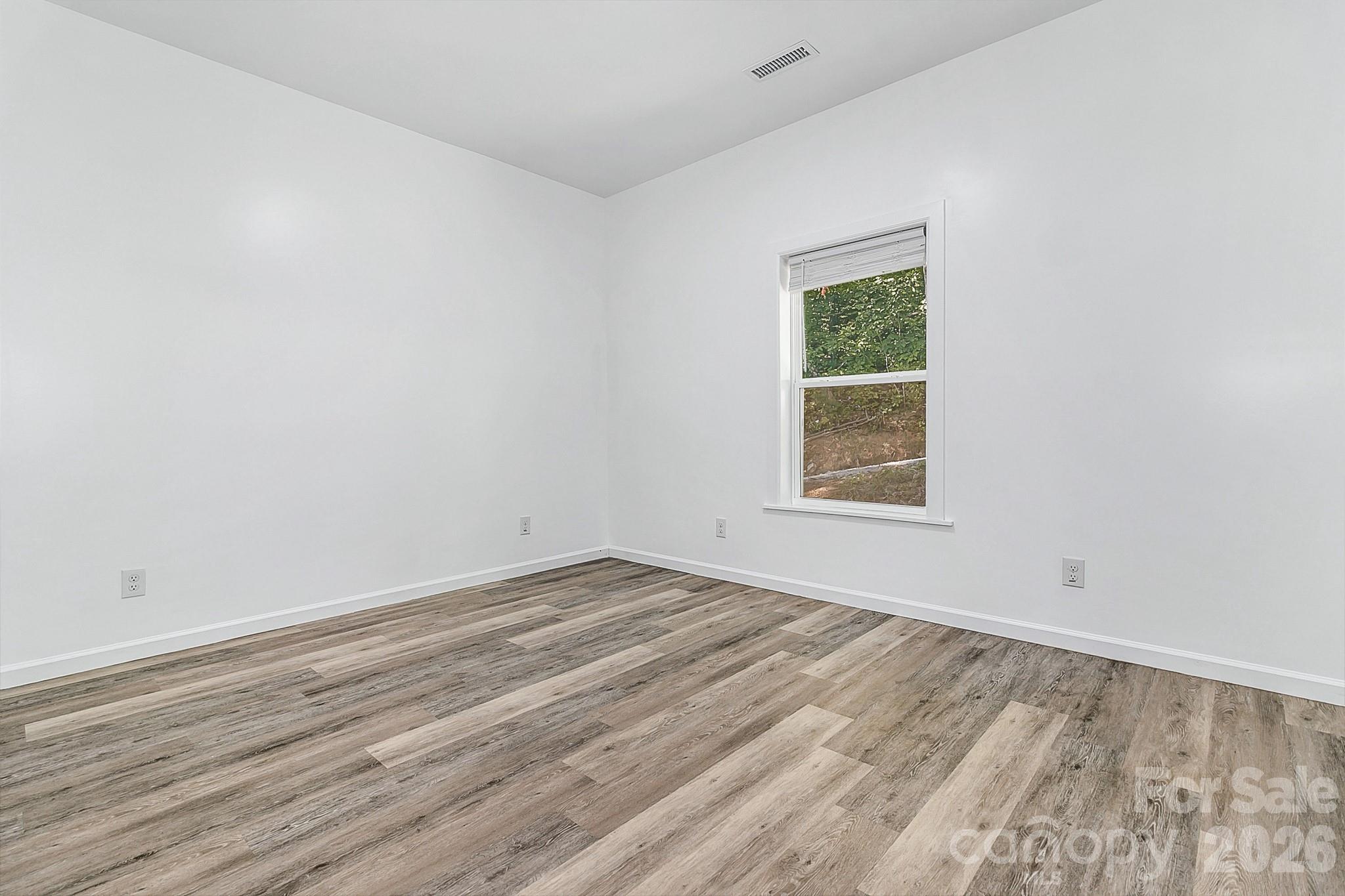 Single Family Residence at 135 Bald Eagle Drive, Hendersonville, photo 31 of 41