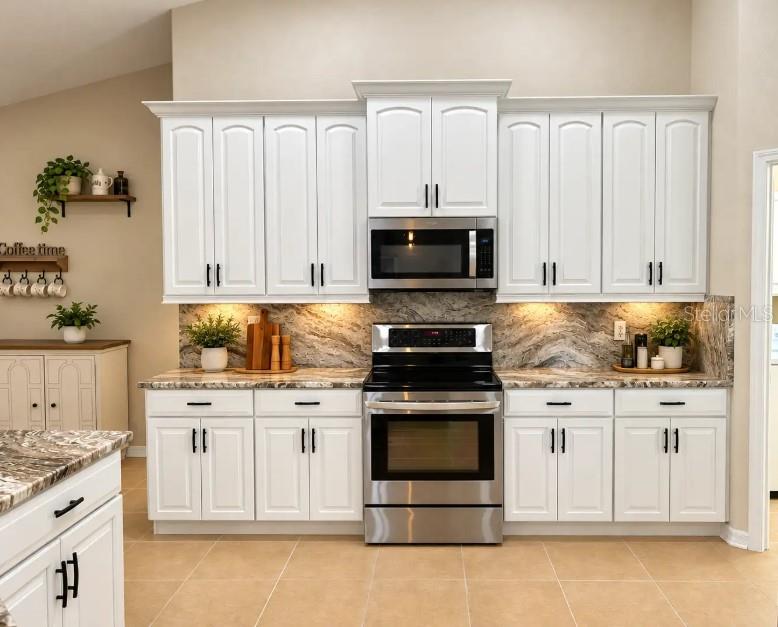 Single Family Residence at 8251 ARLEWOOD CIR, PORT CHARLOTTE, photo 12 of 65