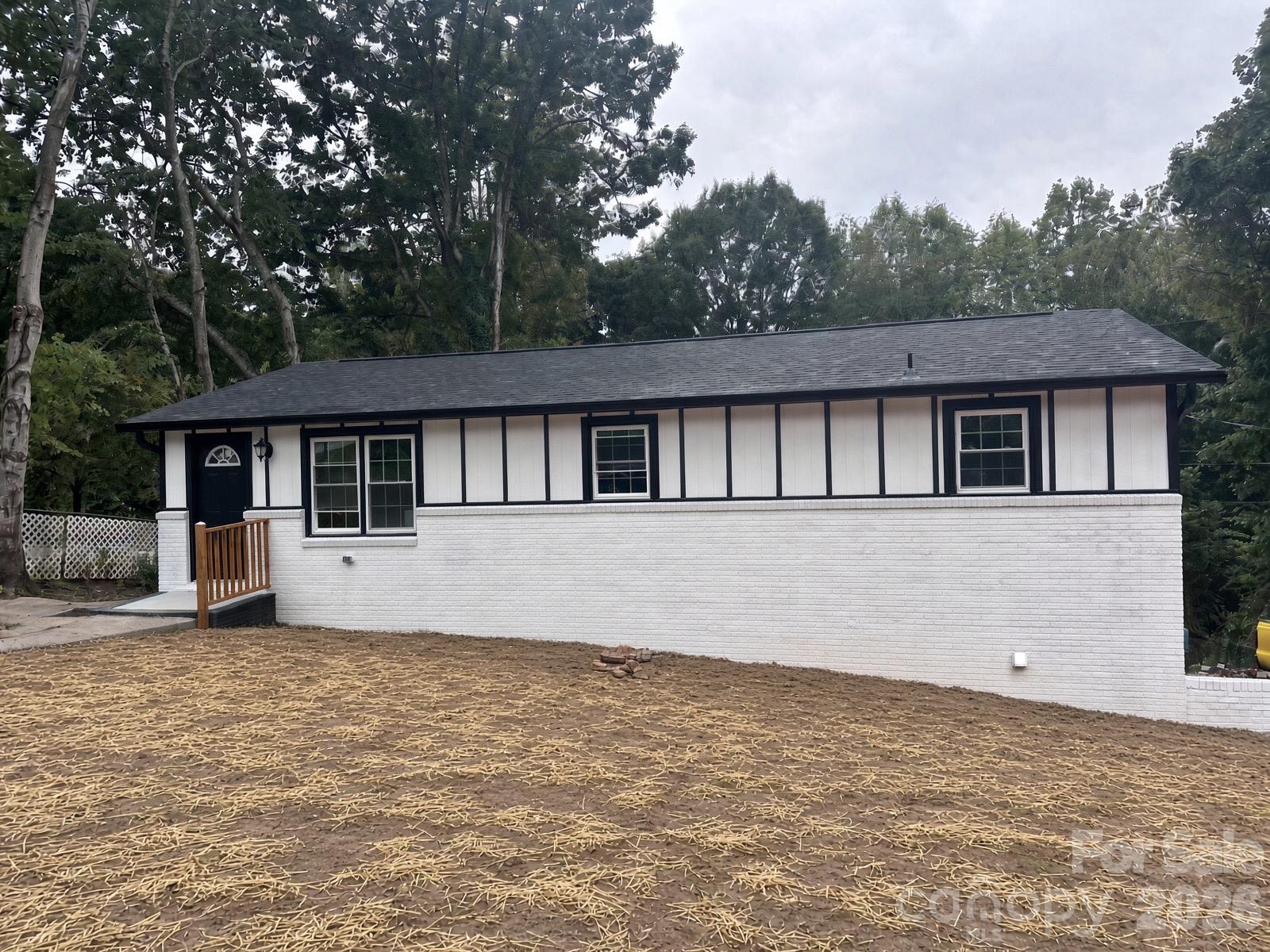 Single Family Residence at 169 8th Avenue SW, Conover, photo 2 of 32