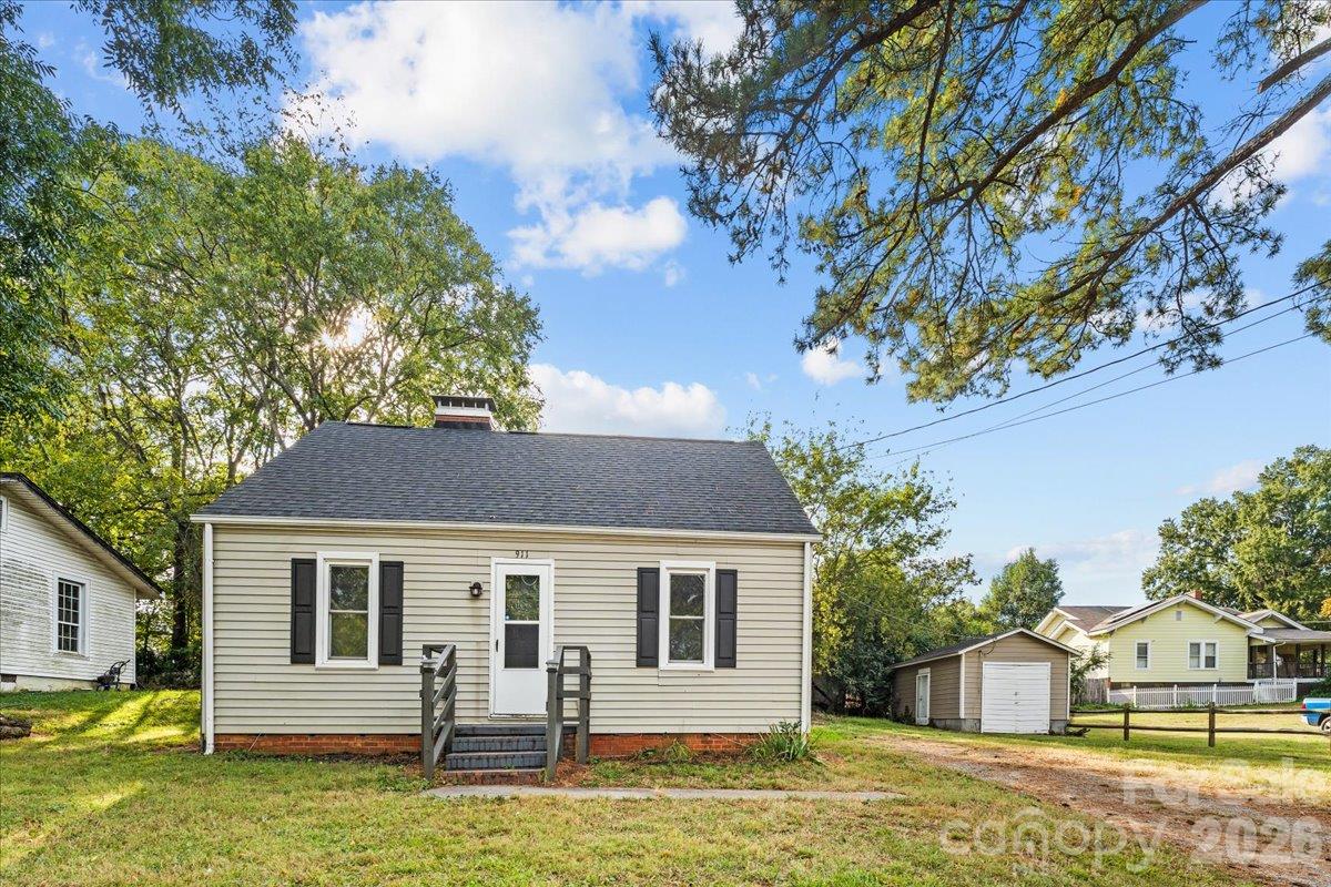 Single Family Residence at 911 Carolina Avenue, Albemarle, photo 2 of 18
