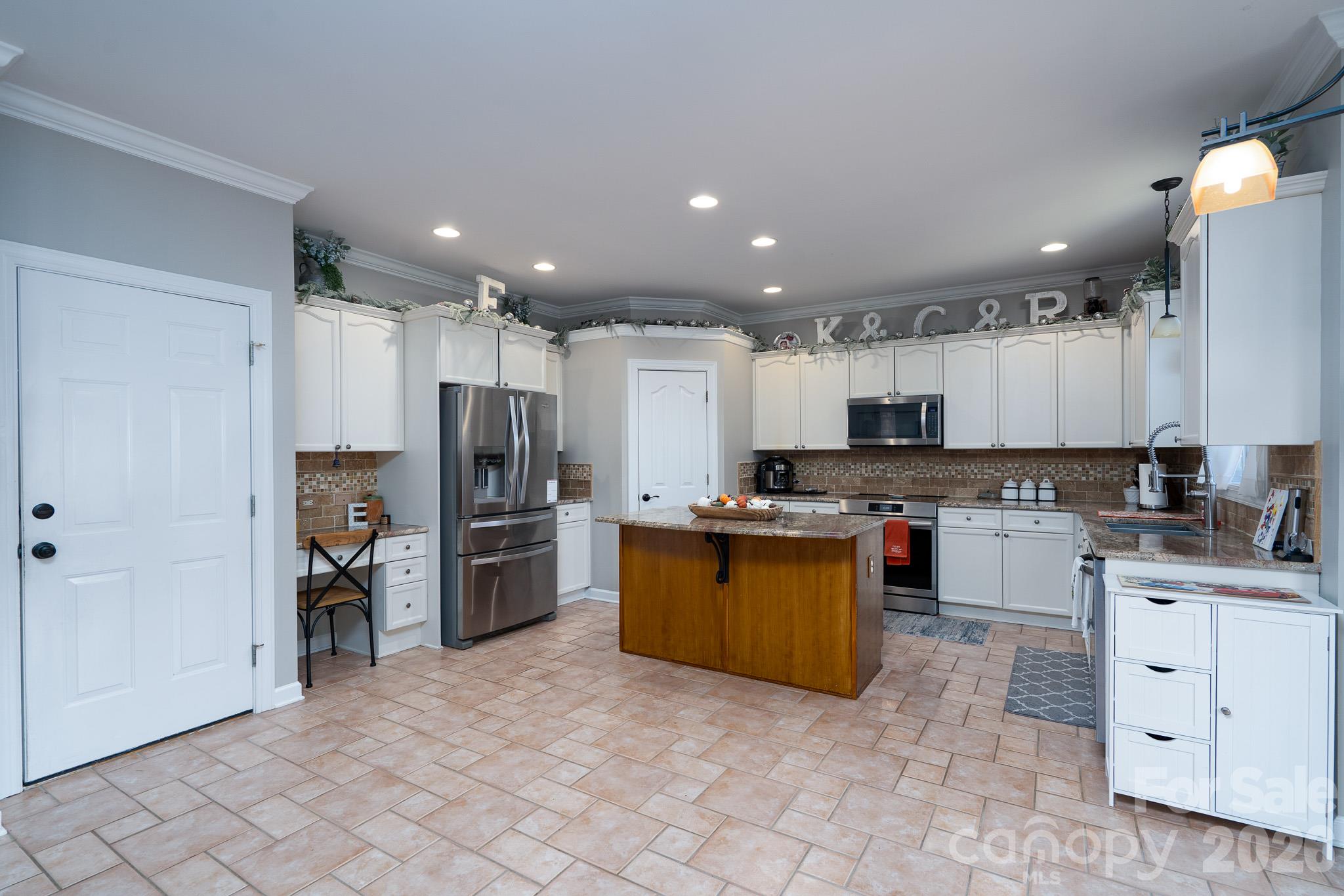 Single Family Residence at 12511 Bannock Drive, Charlotte, photo 7 of 29
