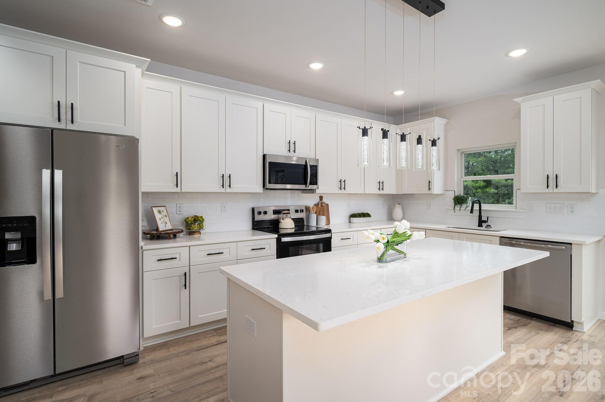 Single Family Residence at 1531 9th Street Lane NW, Hickory, photo 2 of 30